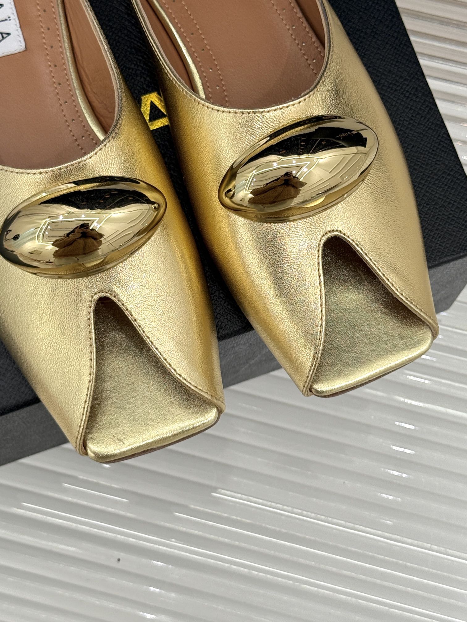 Alaia Slipper With Gold Hardware Gold Calfskin 293203