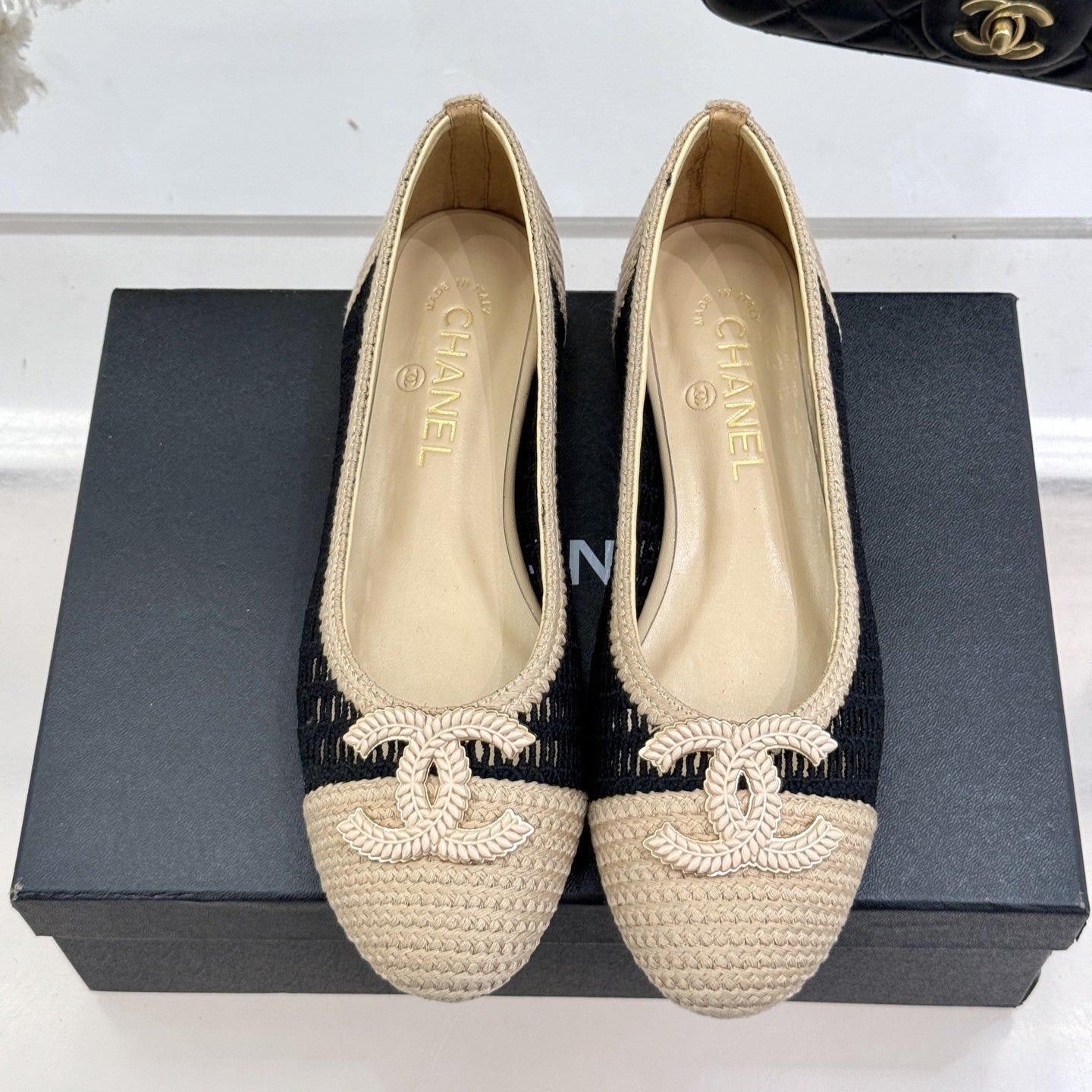 CC 25P Hollow Double C Ballet Flats 15mm Beige Black Raffia 265640