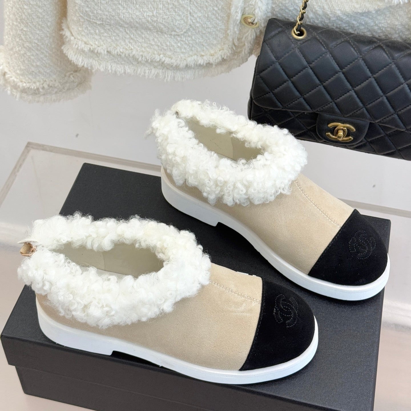 CC 25s Furry Snow Boots Beige Black Suede Wool 512063