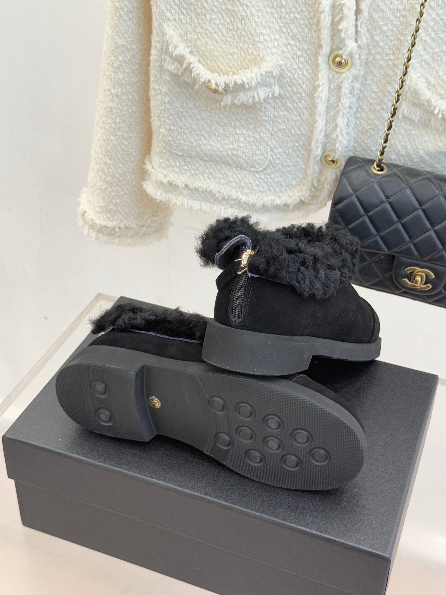 CC 25s Furry Snow Boots Black Suede Wool 512064