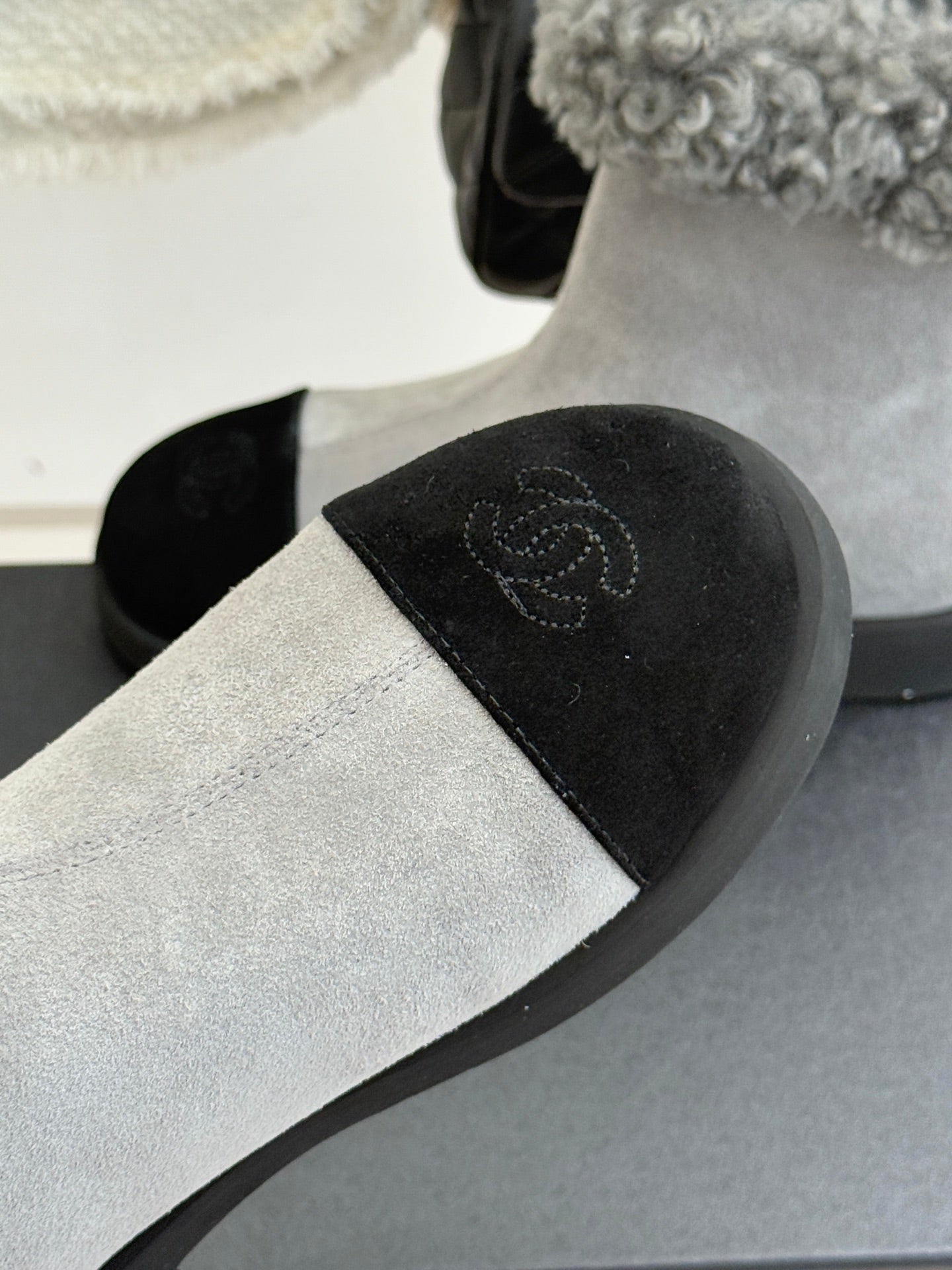 CC 25K Double C Colorblock Furry Snow Boots Grey Suede 512067