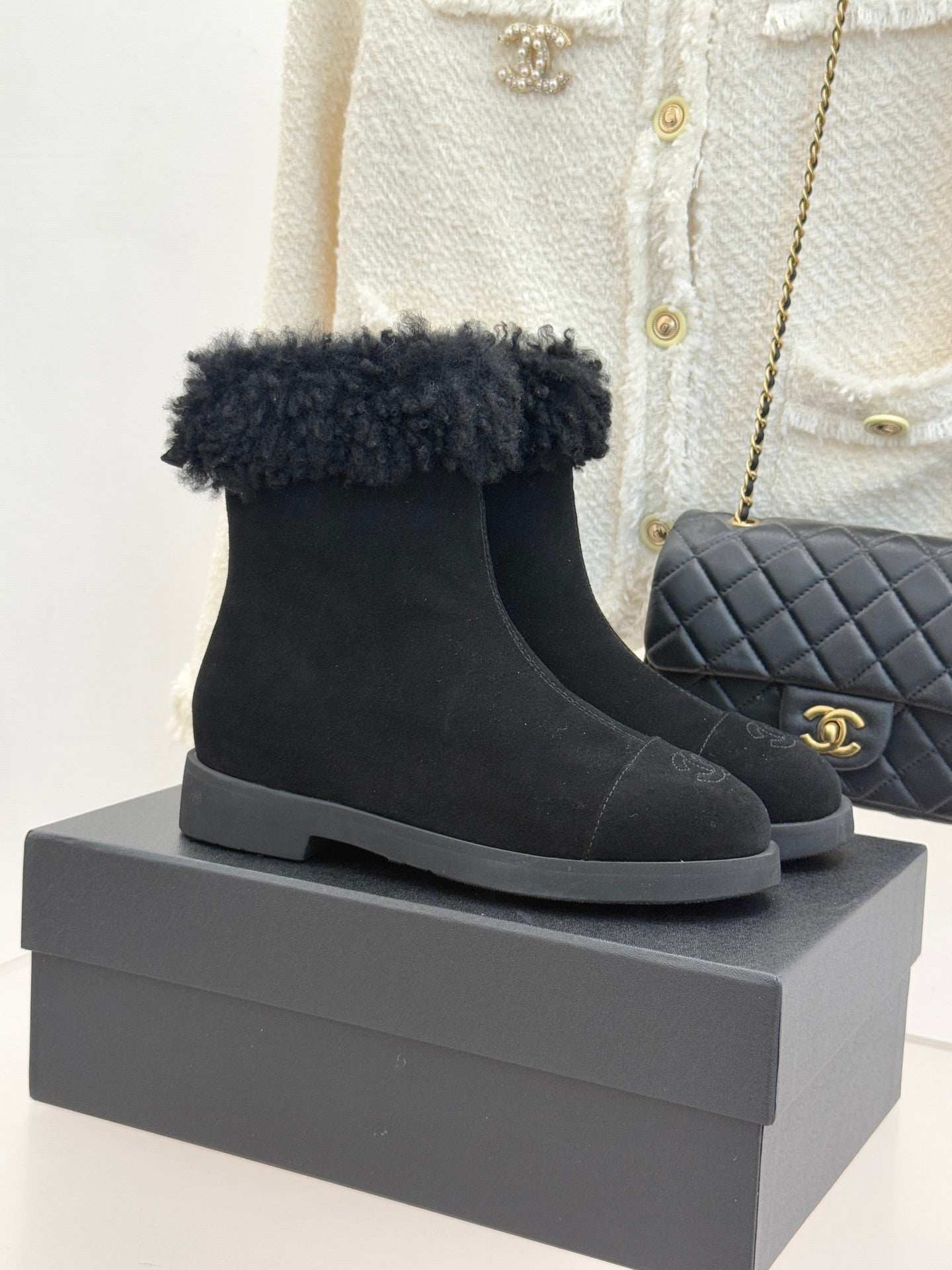 CC 25K Double C Colorblock Furry Snow Boots Black Suede 512069