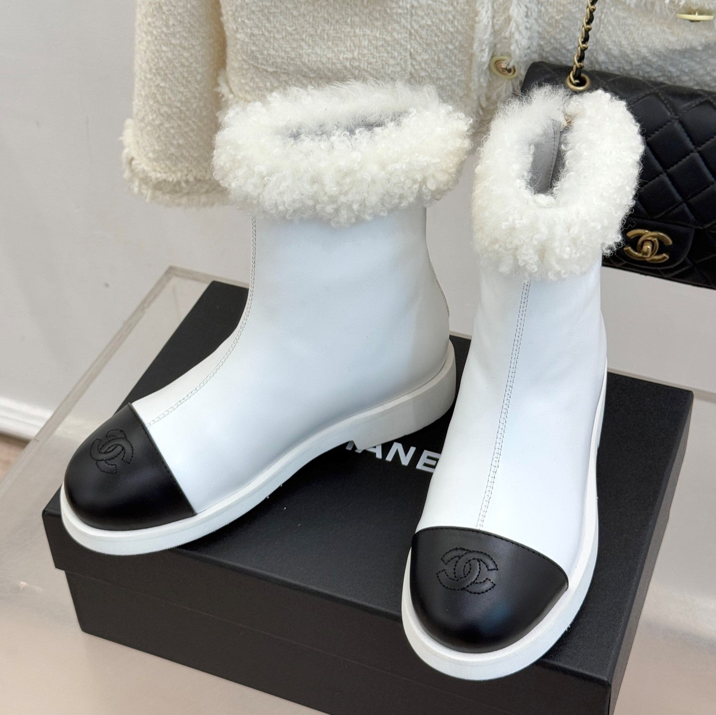 CC 25K Double C Colorblock Furry Snow Boots Black White Leather 512070