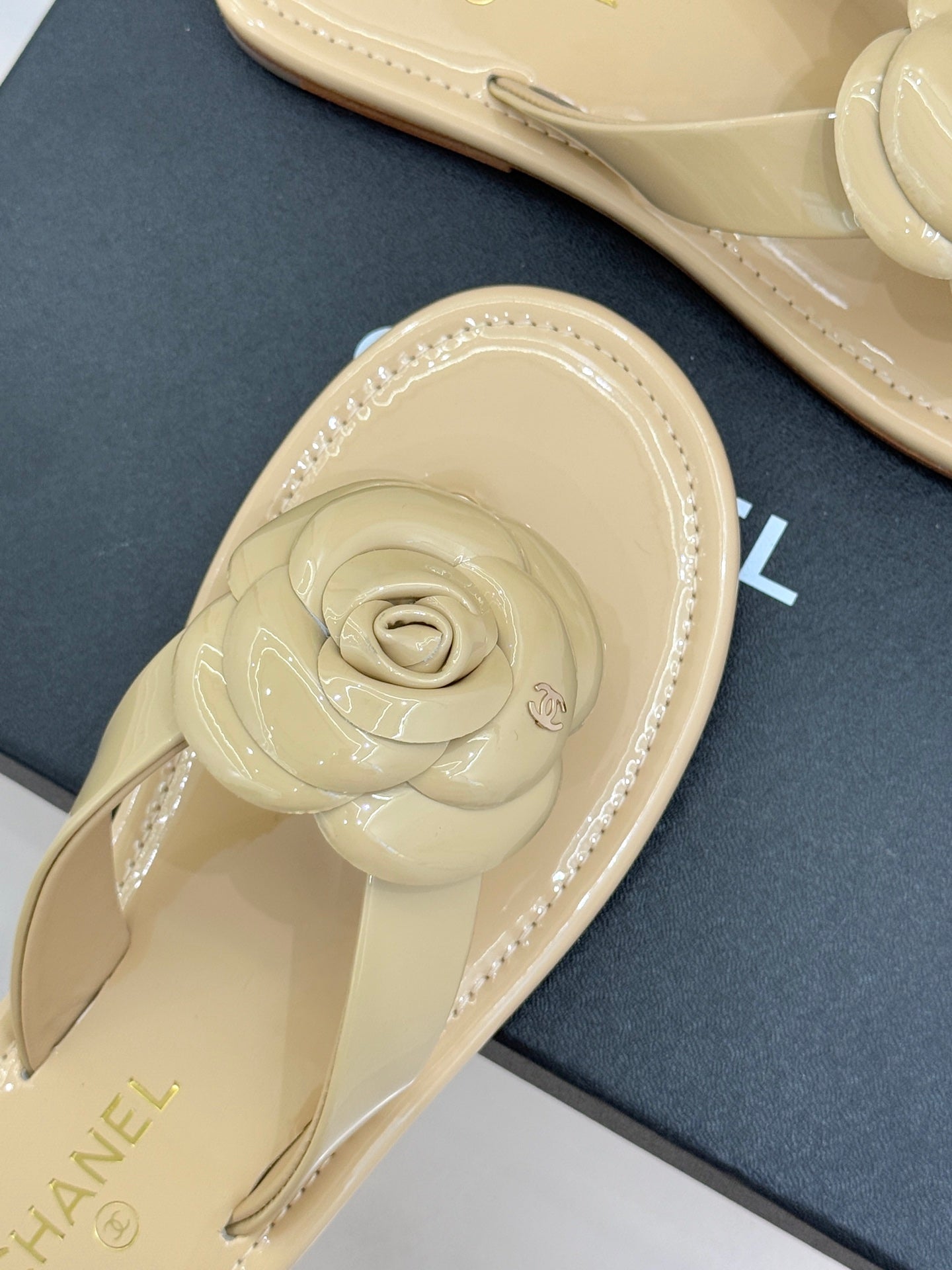 CC 26C Early Spring Camellia Slide Beige Patent Leather
