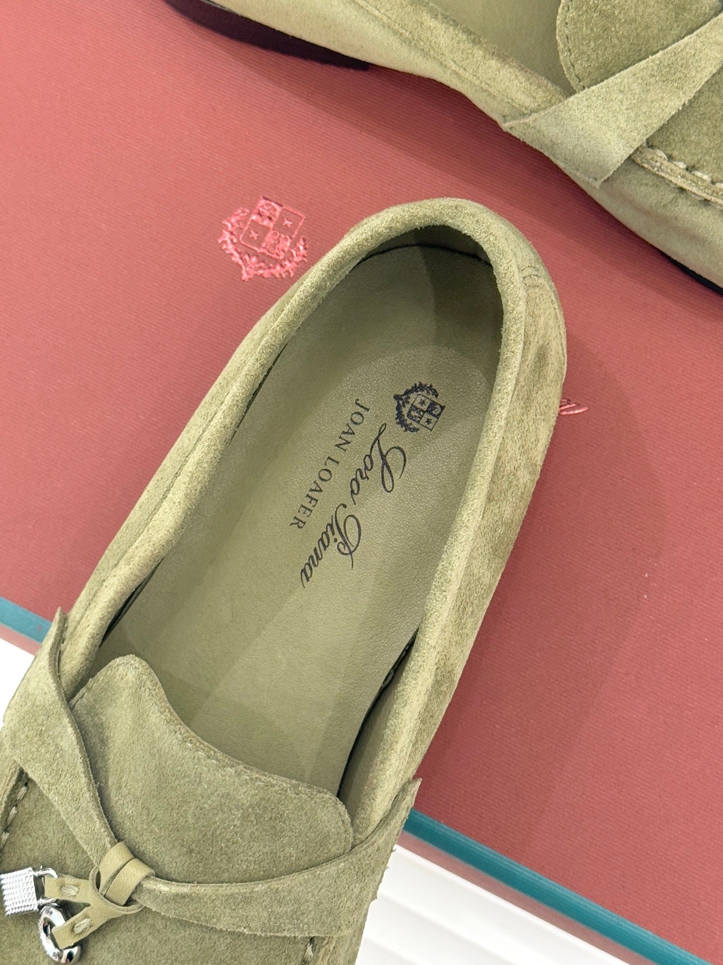 LP 26ss Summer Charms Walk Loafer Light Green Gold Suede 632564