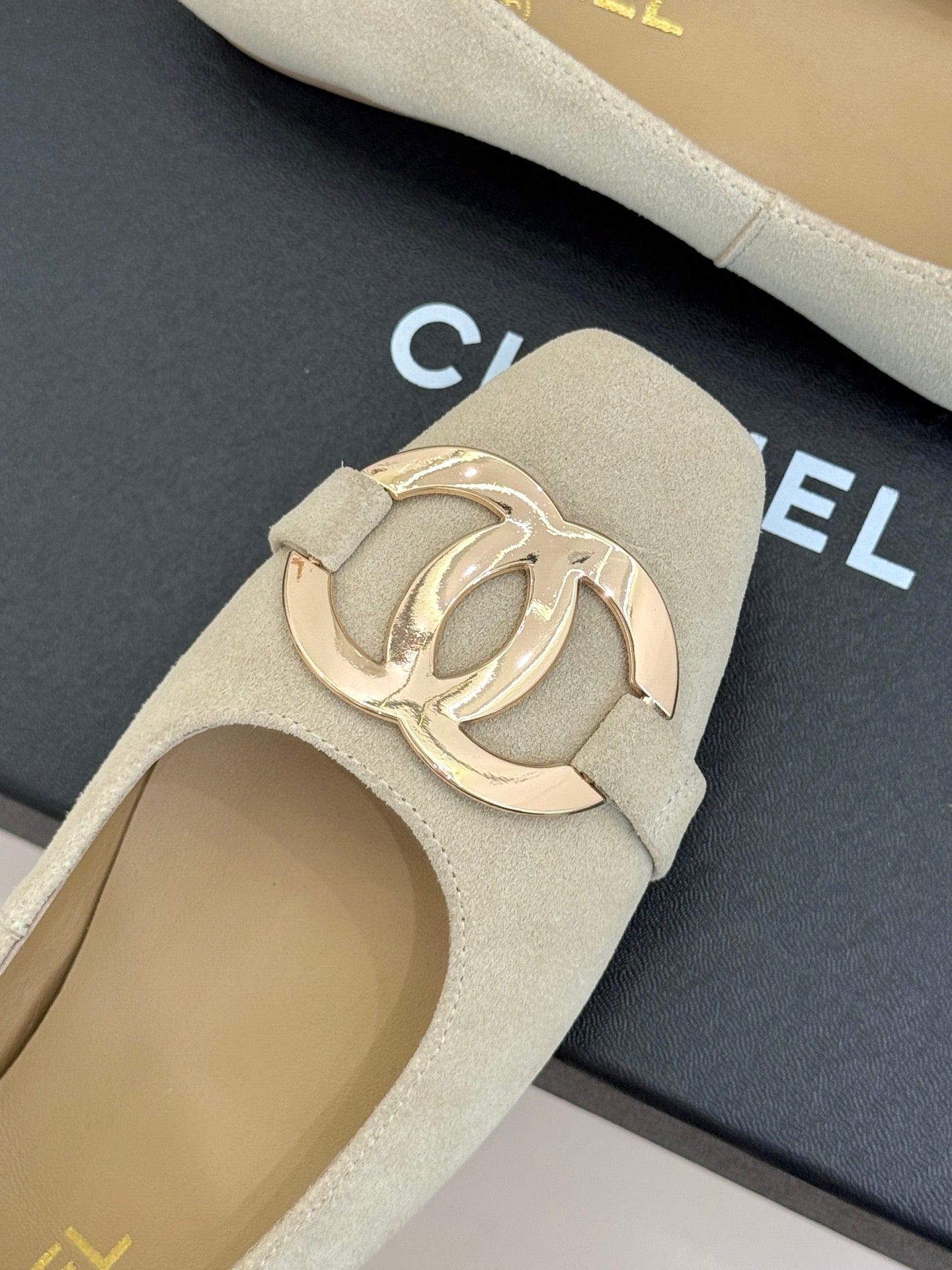 CC 26s Buckle Square Toe Ballet Flat Beige Suede 829732