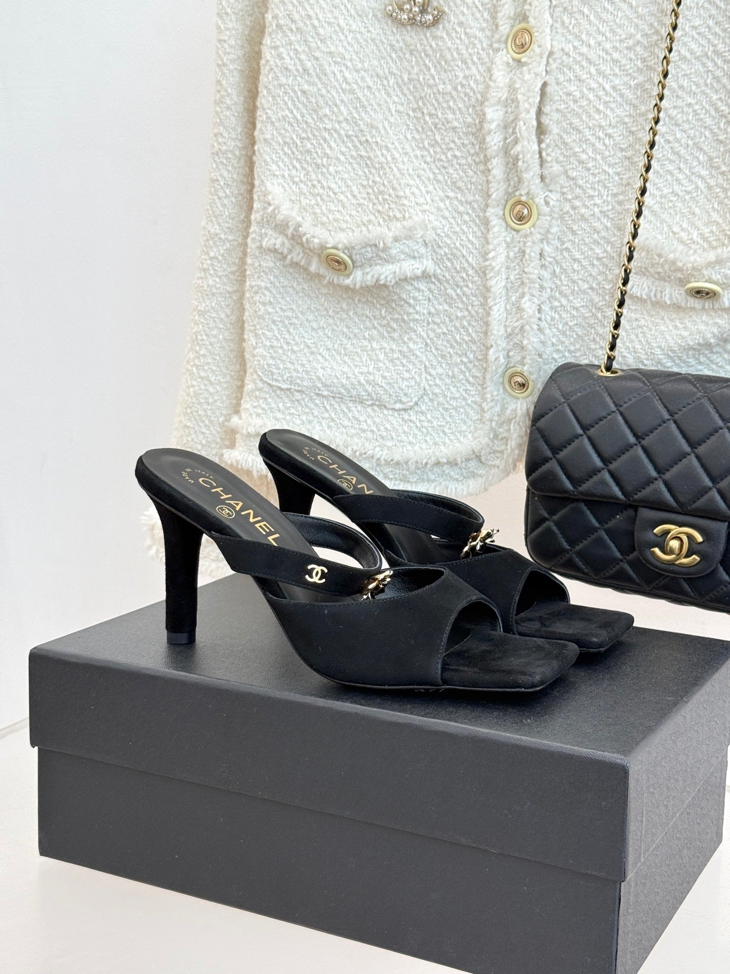 CC 26s Camellia High-Heeled Sandals Black Suede 920376