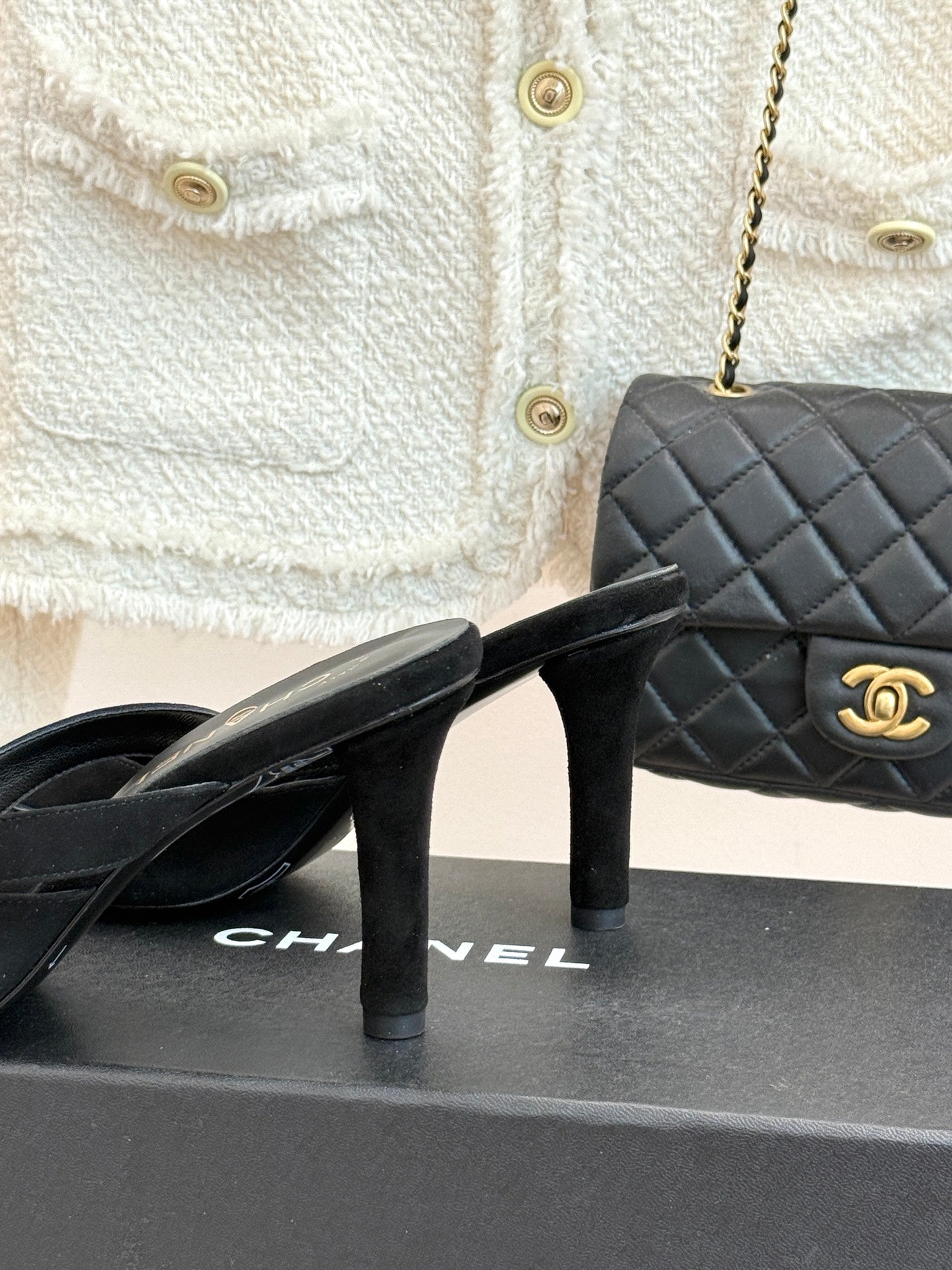 CC 26s Camellia High-Heeled Sandals Black Suede 920376