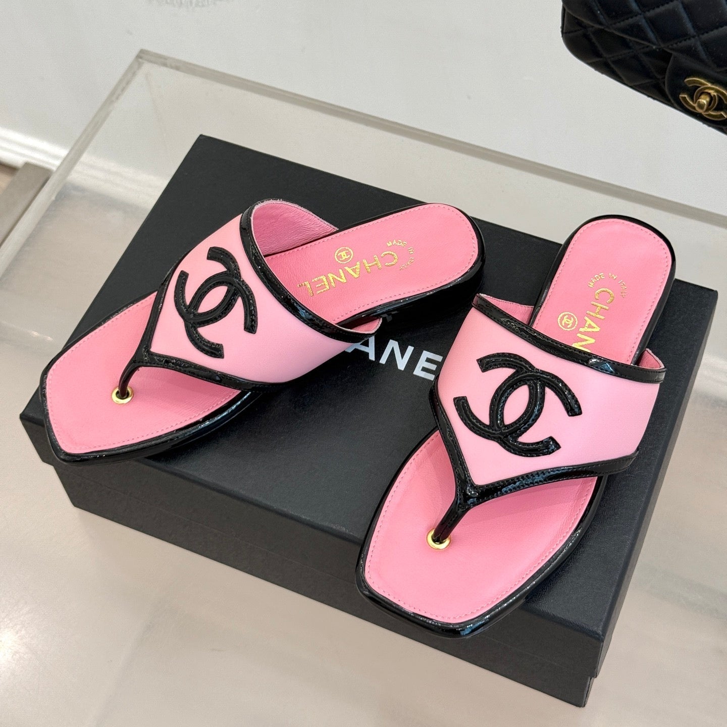 CC 26s Thong Sandal Black Light Pink Lambskin Patent Leather 917804