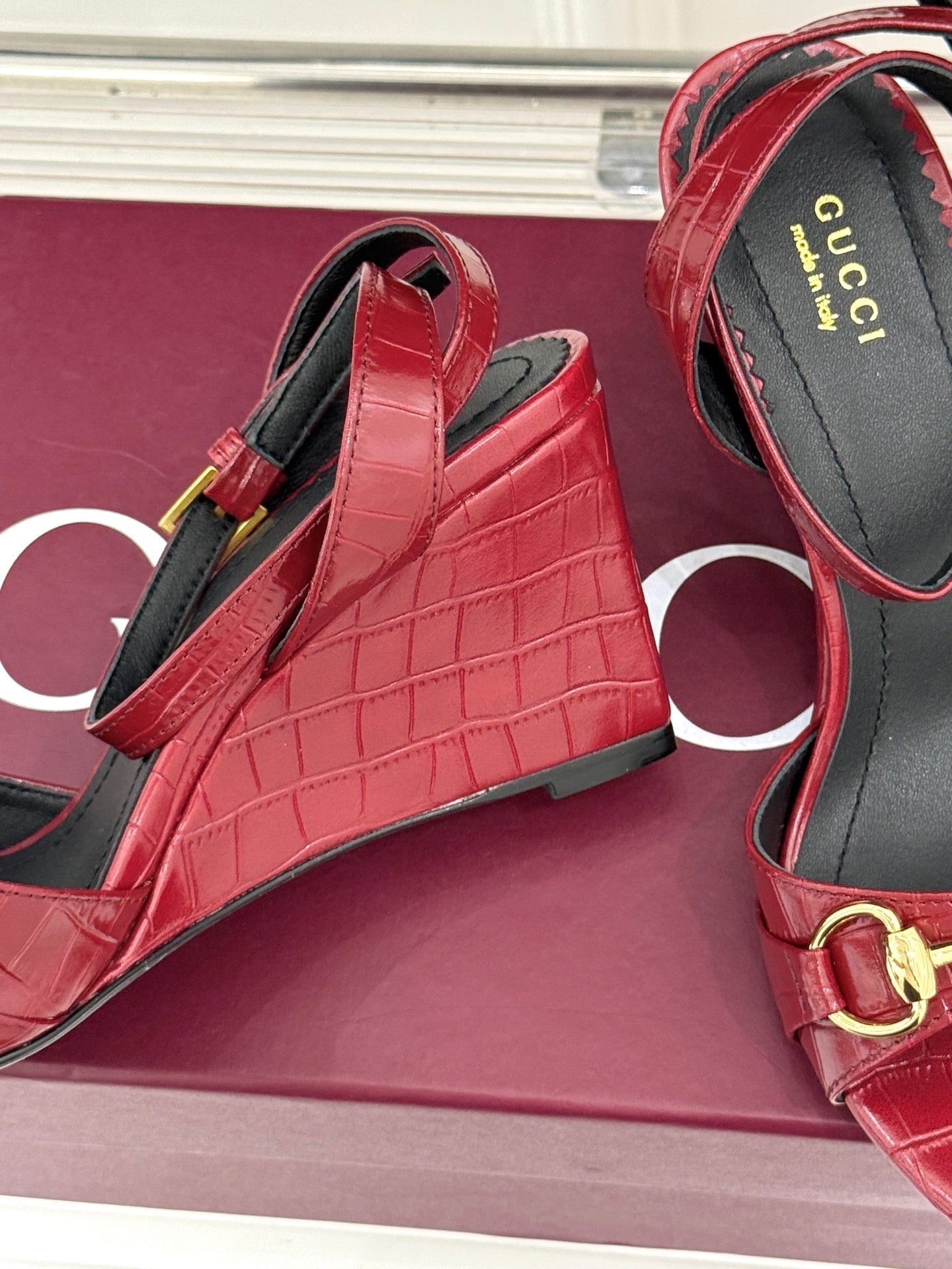 GG 26s Donna Wedge Sandal 8cm Red Embossed Sheepskin 991718