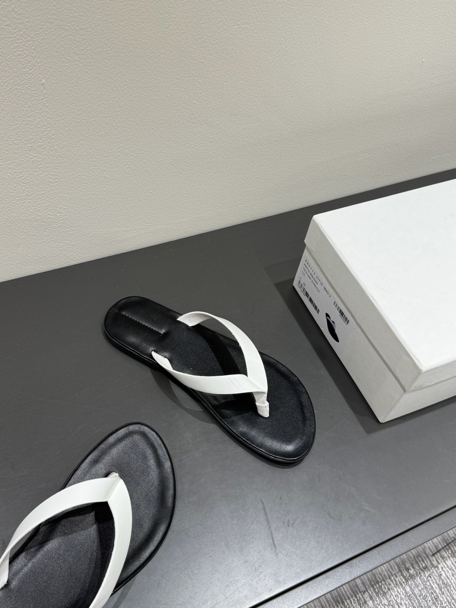 The Row Thong Sandal Black And White Patent leather 337445