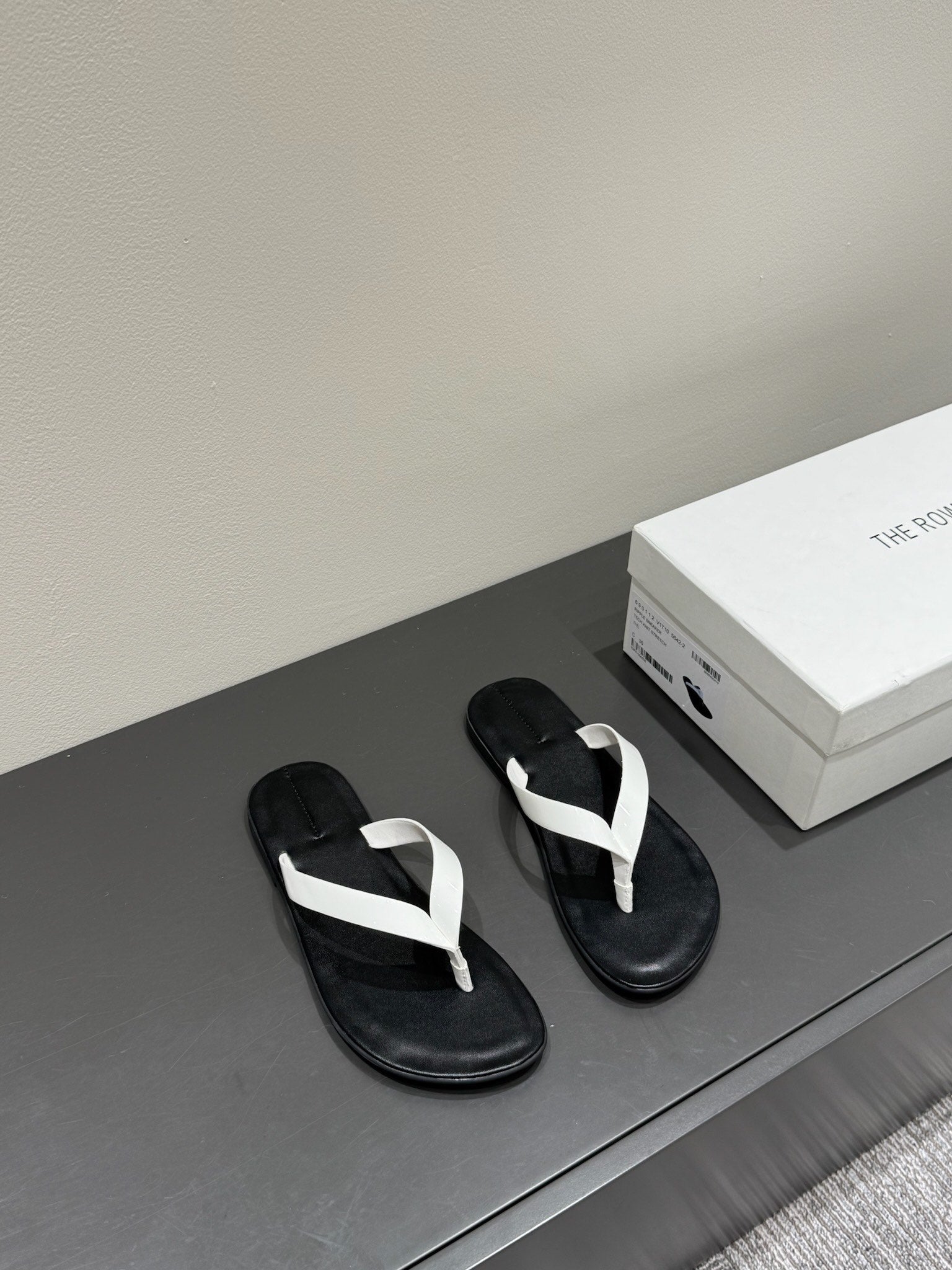 The Row Thong Sandal Black And White Patent leather 337445