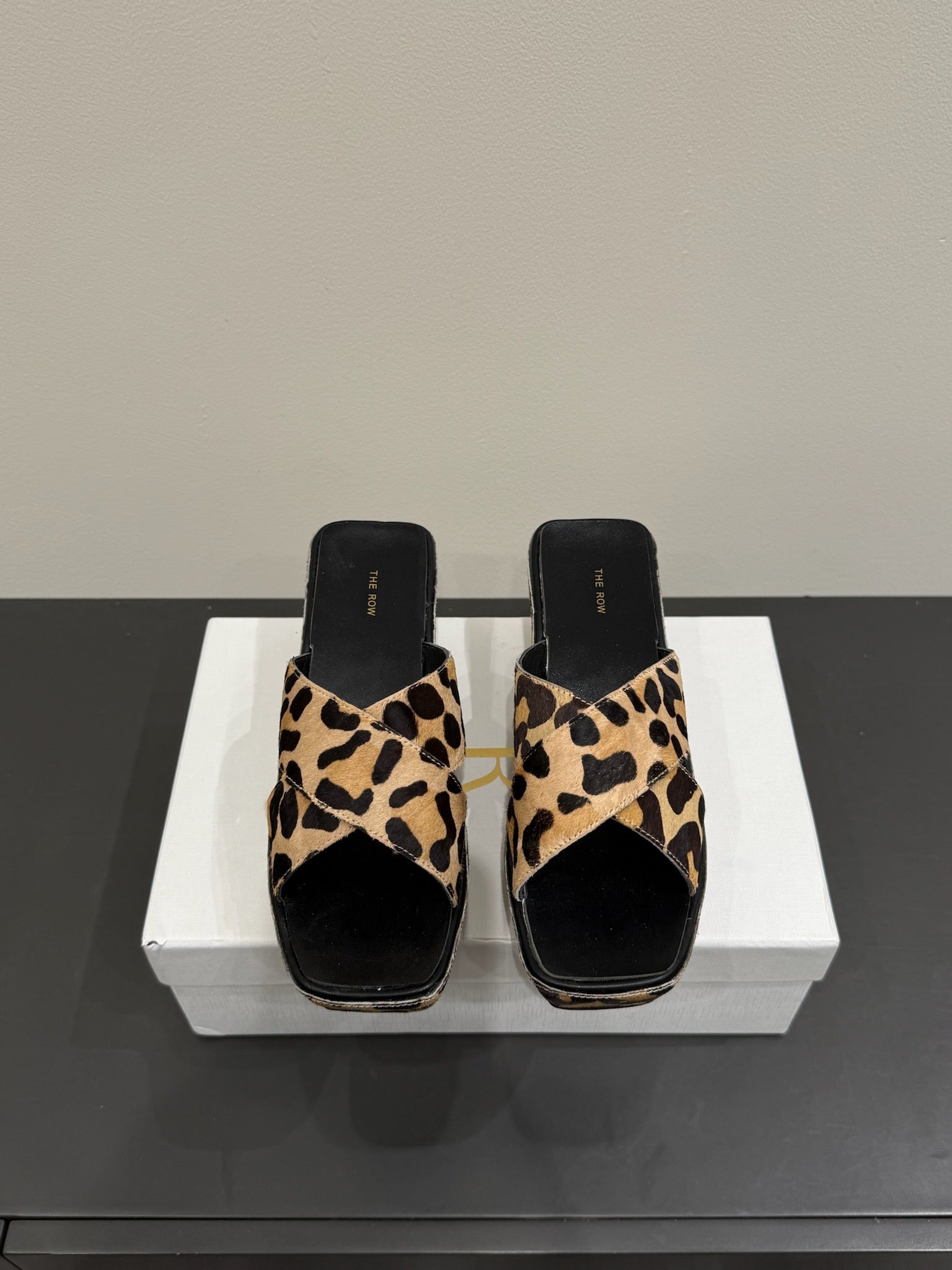 The Row Thick-soled Cross-strap Sandals 6cm Black Leopard Print Horsehair 337446