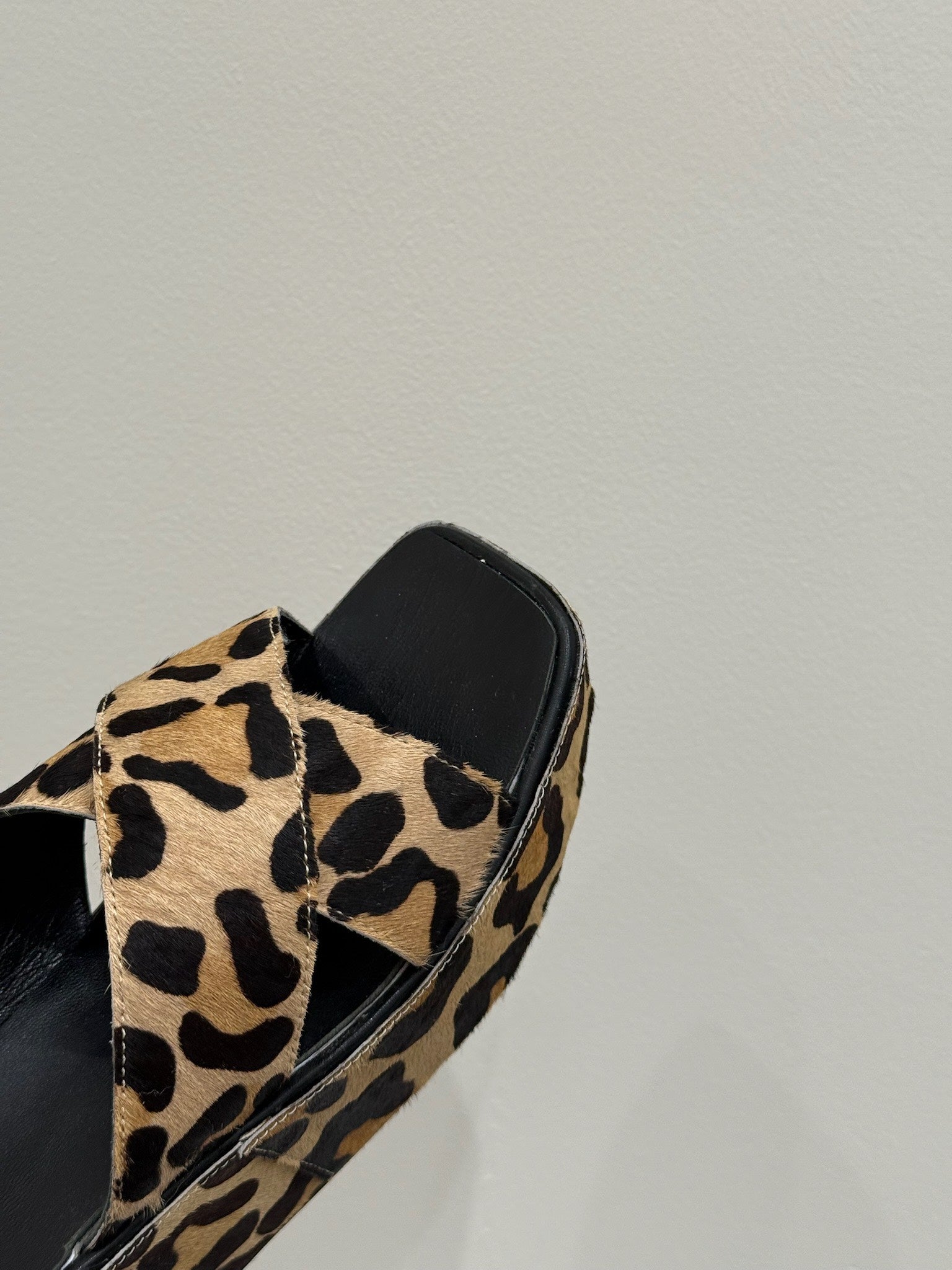 The Row Thick-soled Cross-strap Sandals 6cm Black Leopard Print Horsehair 337446
