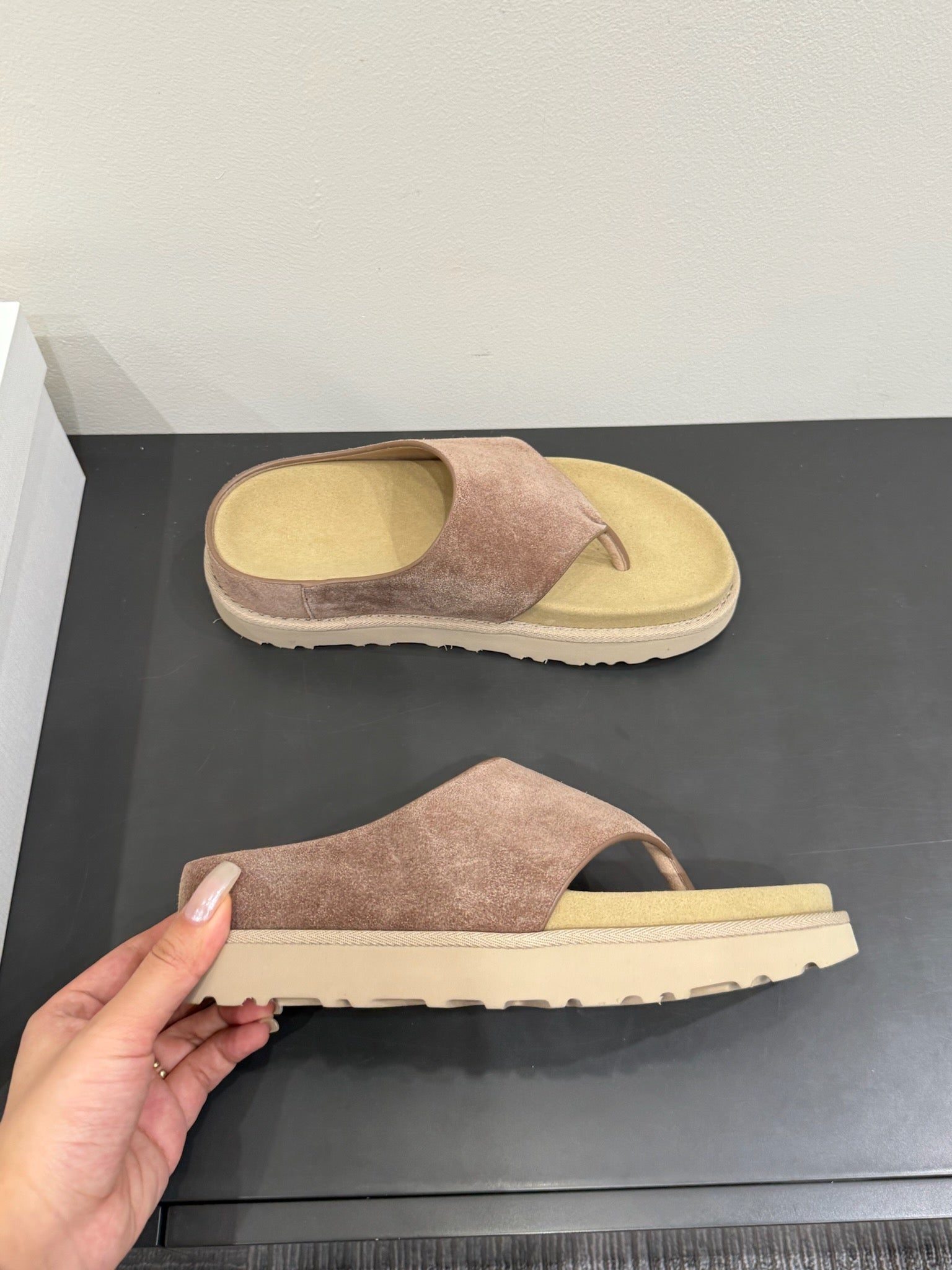 The Row Flat Sandal Warm Beige Cow Suede 337500