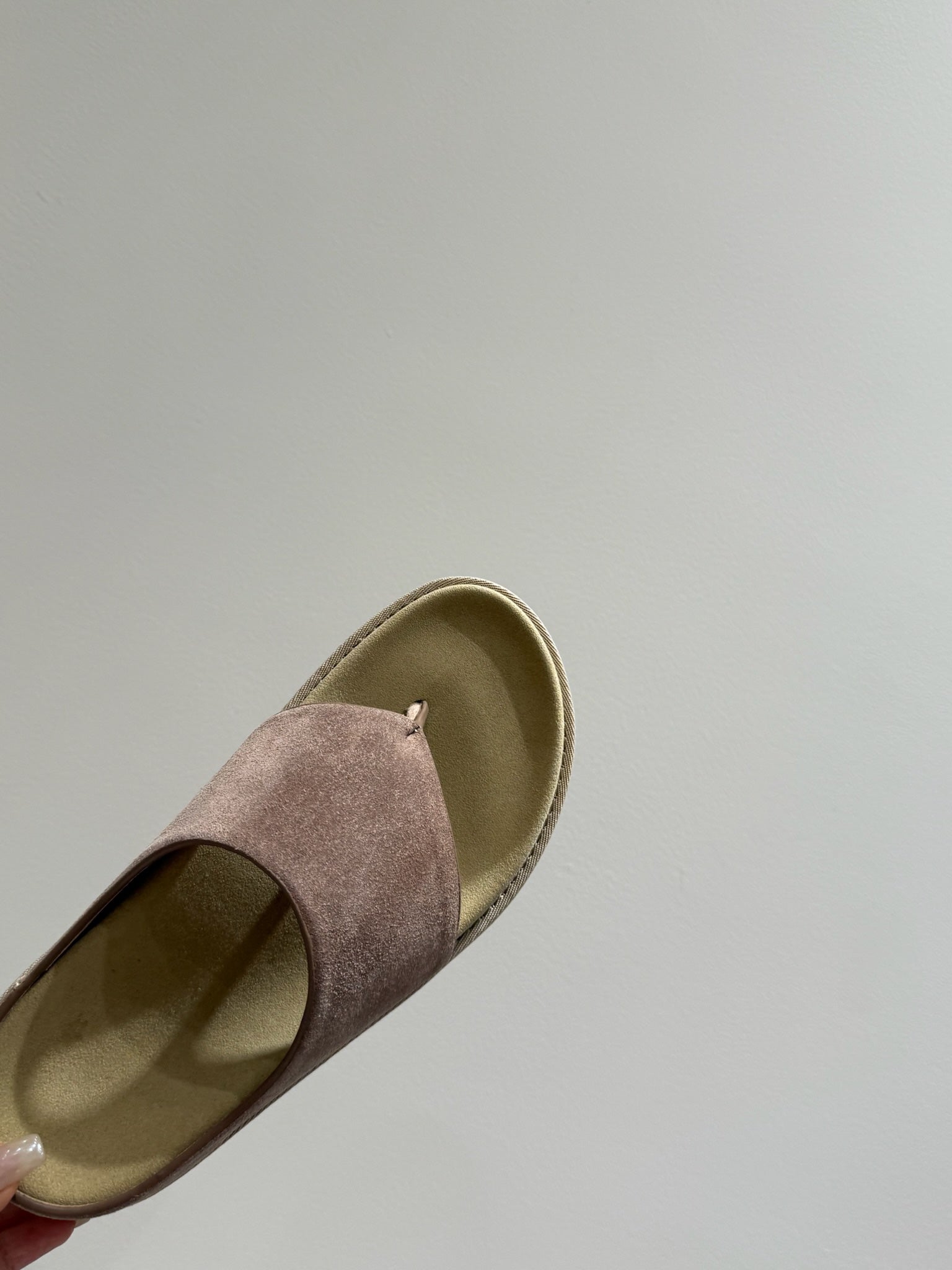 The Row Flat Sandal Warm Beige Cow Suede 337500