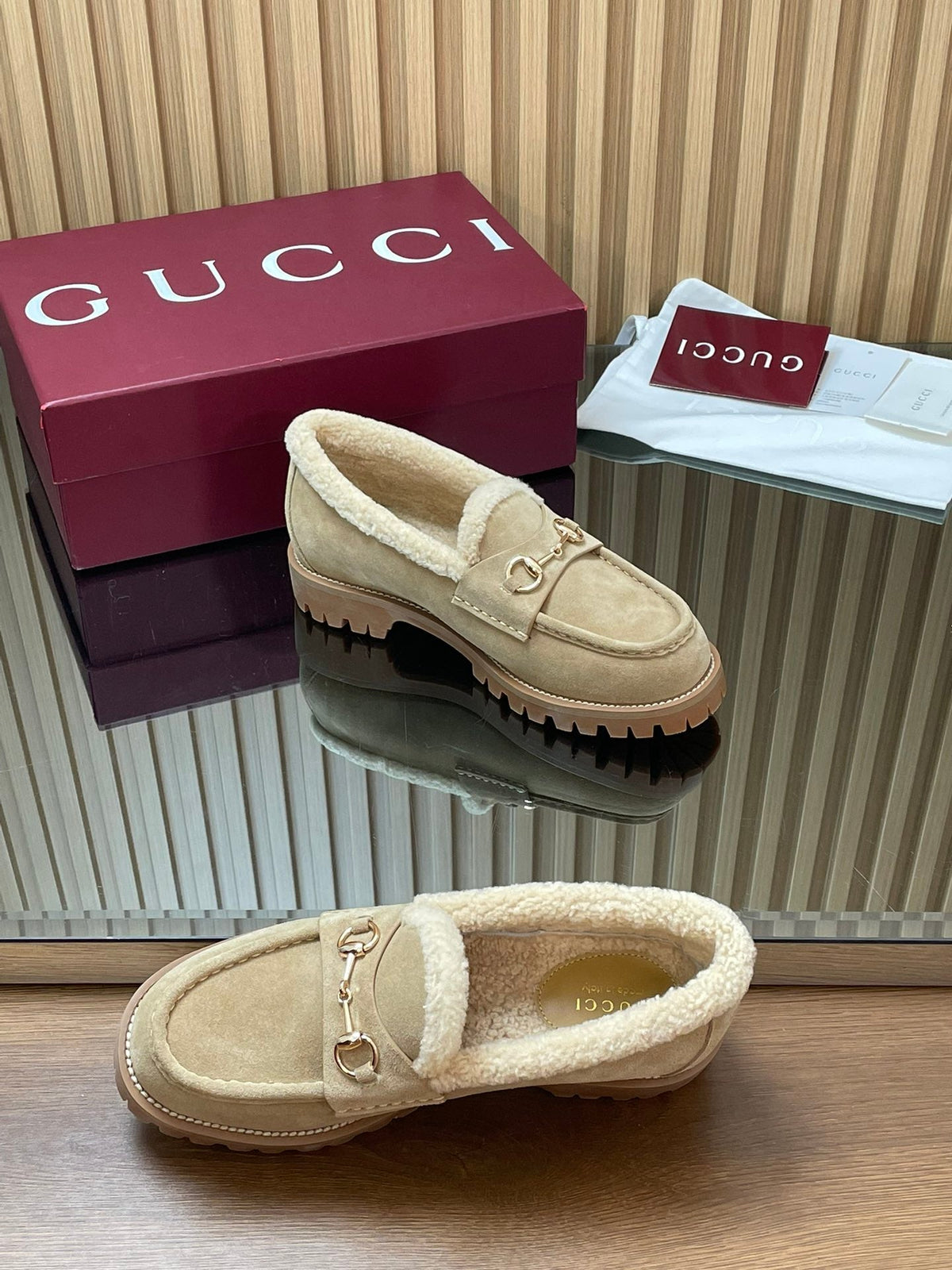 Gucci 26s Loafers Beige Suede Shearling 156831