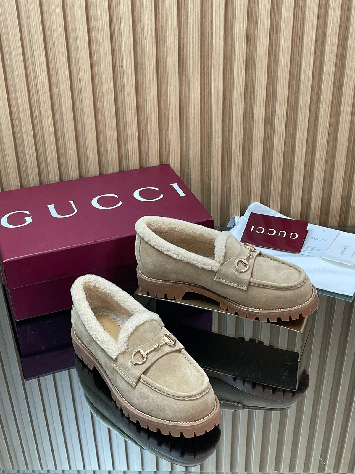 Gucci 26s Loafers Beige Suede Shearling 156831