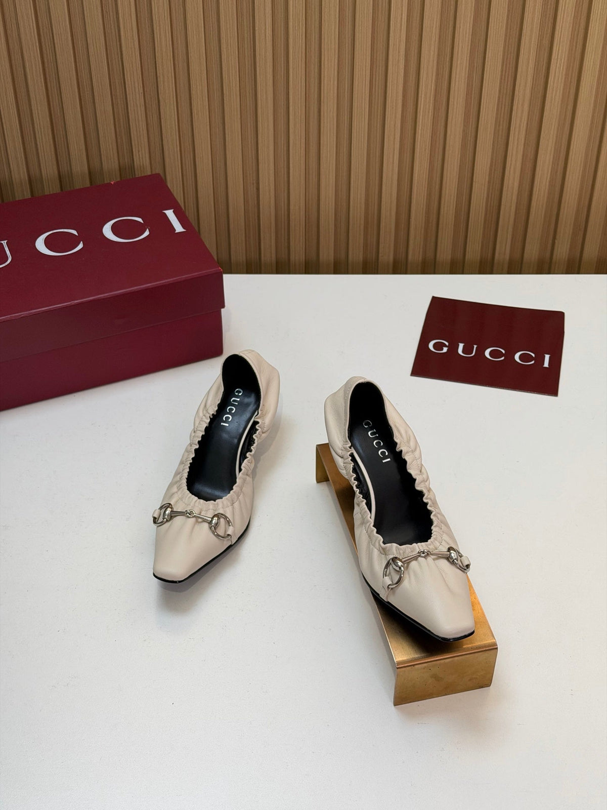 Gucci 26s Vittoria Pumps With Elastic Off-White Smooth Leather 156816