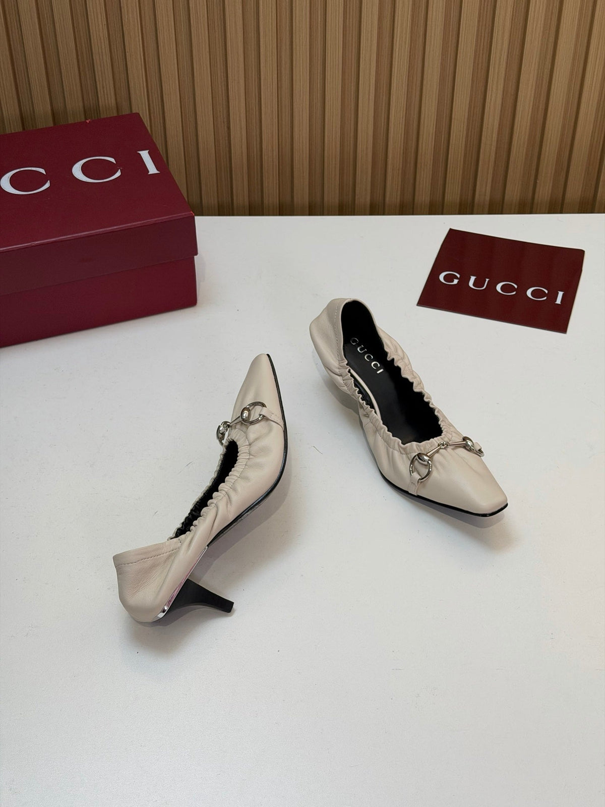 Gucci 26s Vittoria Pumps With Elastic Off-White Smooth Leather 156816