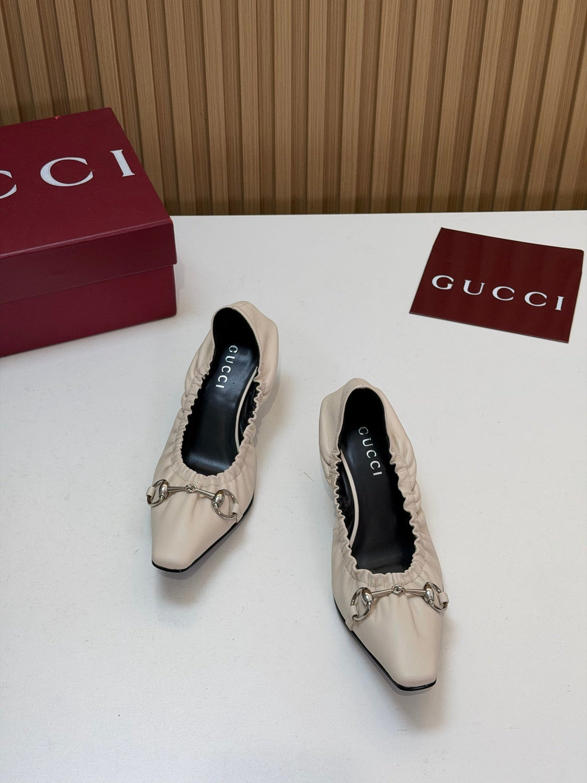 Gucci 26s Vittoria Pumps With Elastic Off-White Smooth Leather 156816