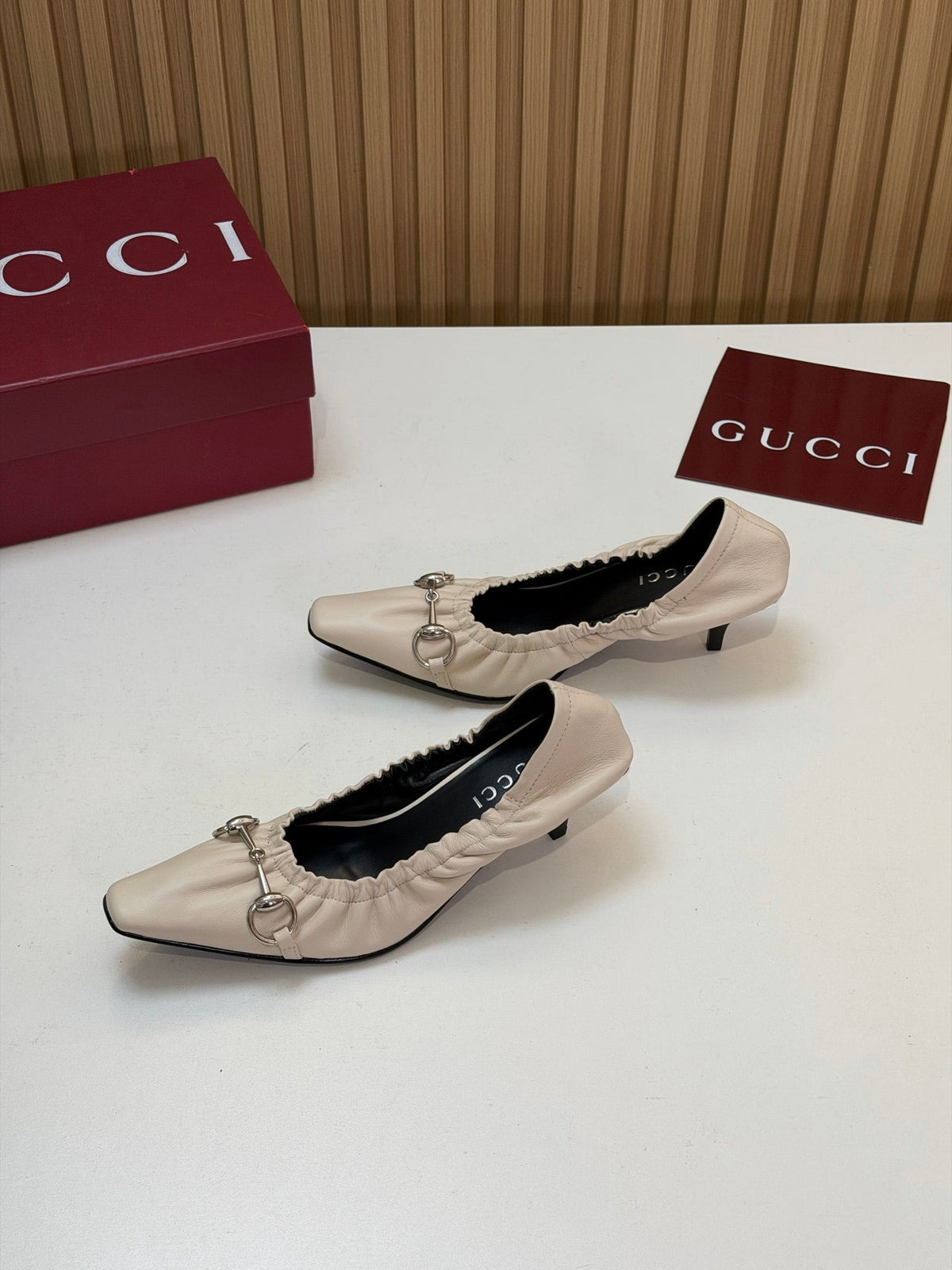 Gucci 26s Vittoria Pumps With Elastic Off-White Smooth Leather 156816