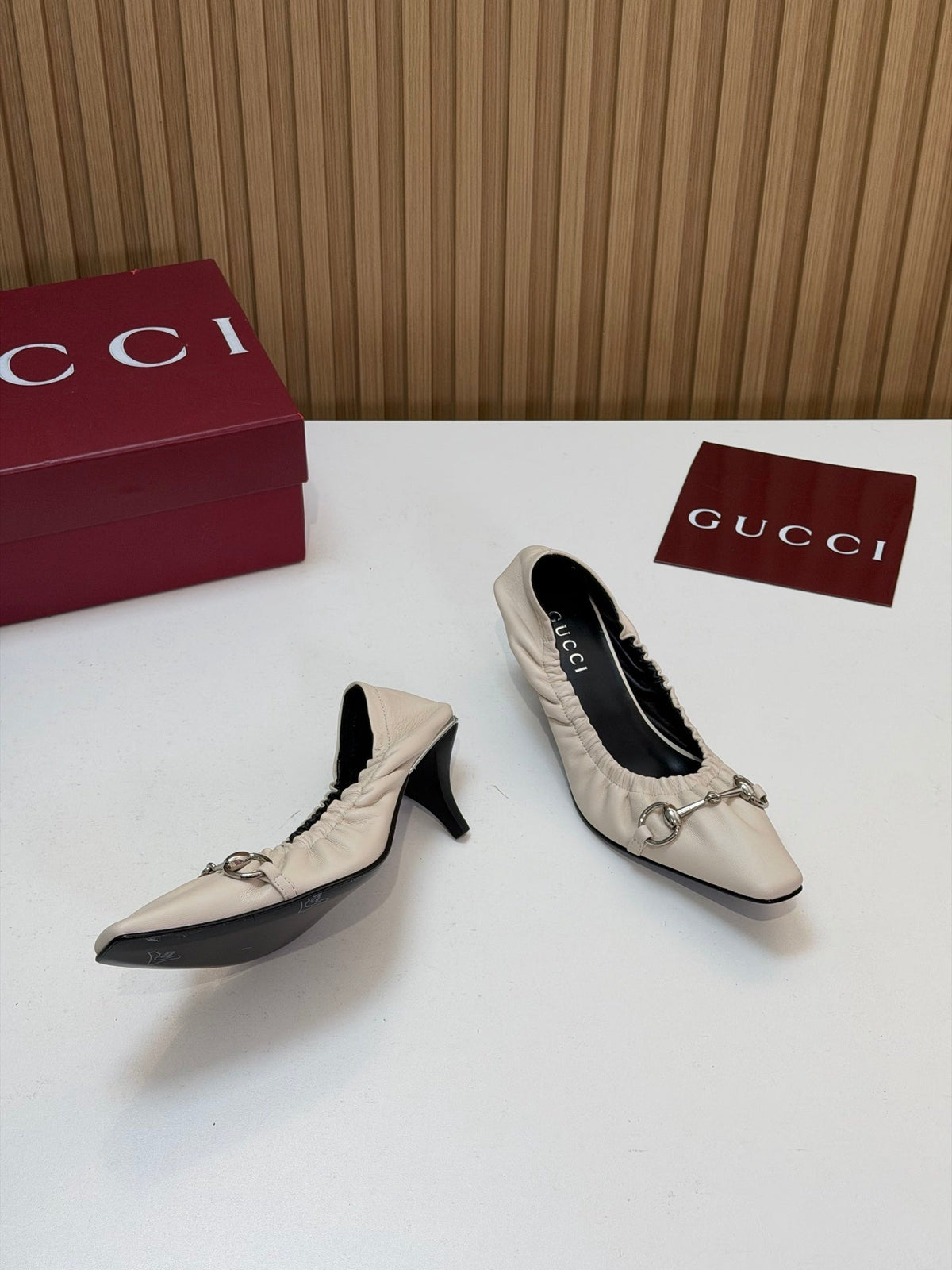Gucci 26s Vittoria Pumps With Elastic Off-White Smooth Leather 156816