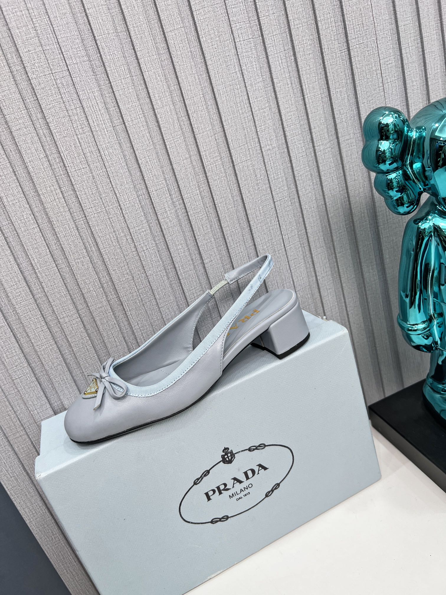 Prada 26s Round Toe Slingback Pumps 40mm In Light Blue Calfskin With Bow