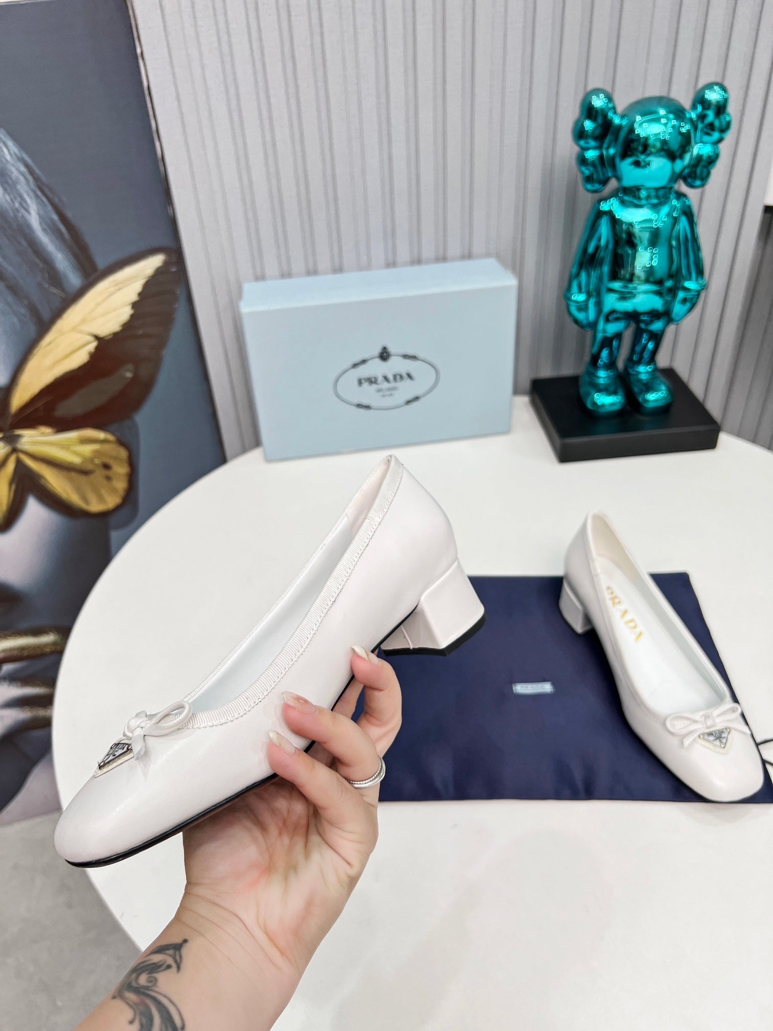 Prada 26s Round Toe Pumps Block Heel 40mm In White Calfskin With Bow