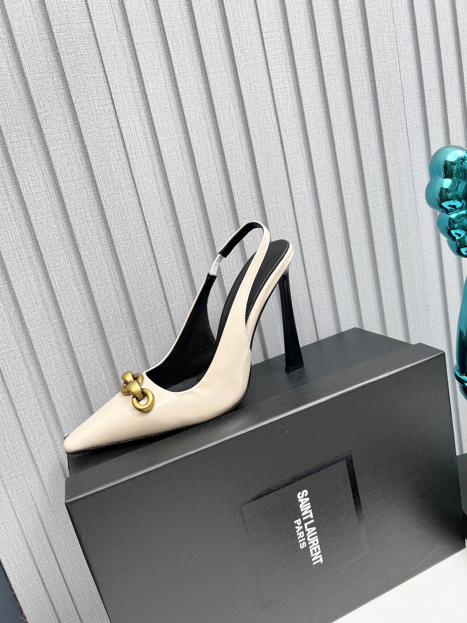 YSL Hermione Slingback 11cm Beige Patent Leather 680407