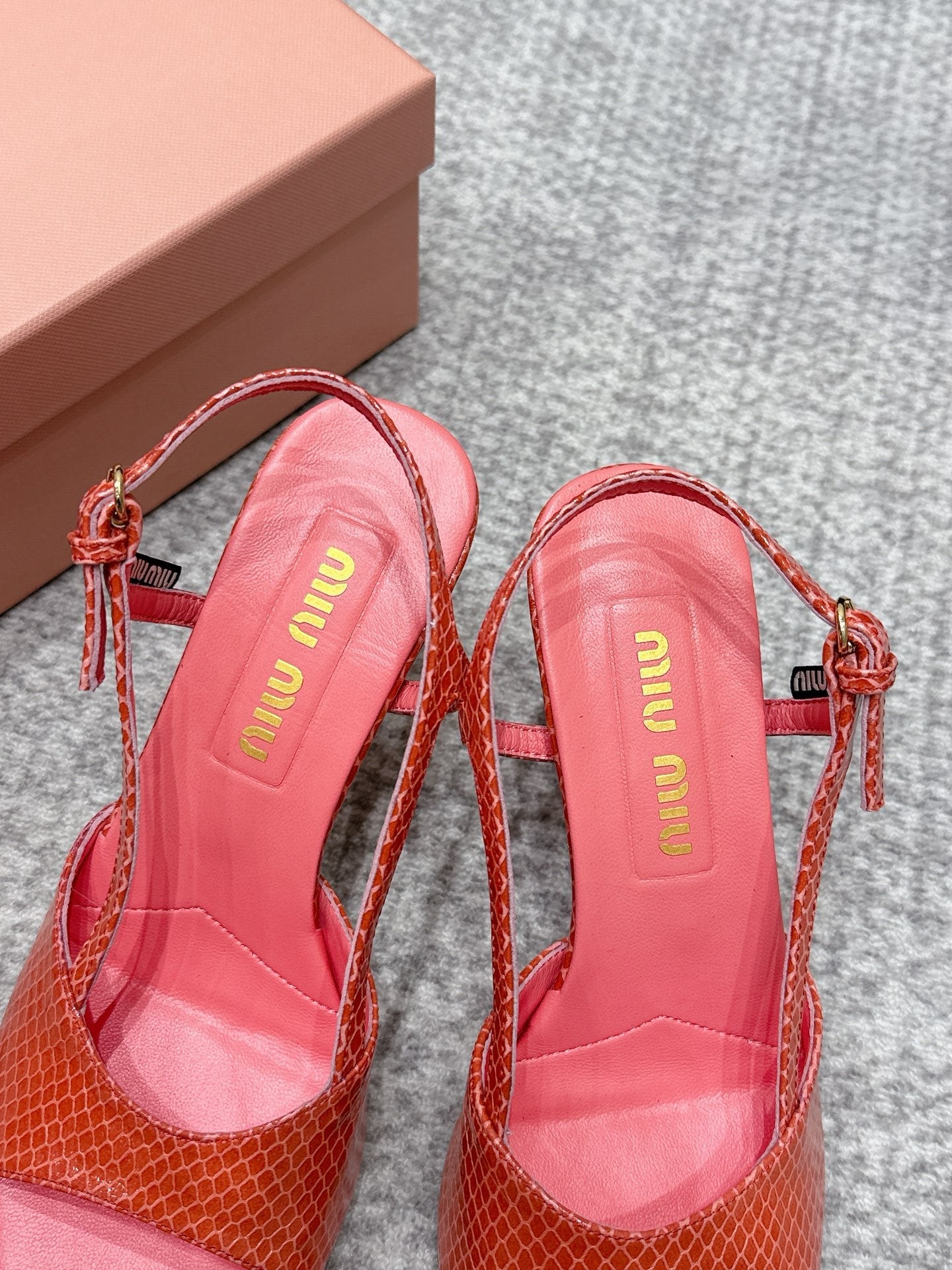 Miu 26s Heeled Sandals 8.5cm Light Red Snakeskin Texture 680493