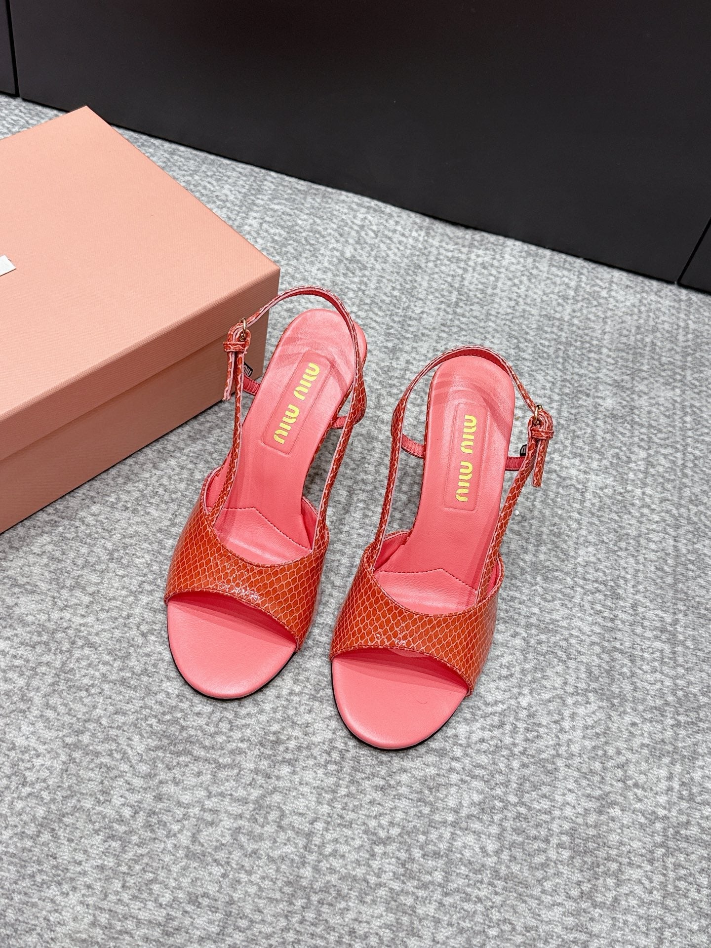 Miu 26s Heeled Sandals 8.5cm Light Red Snakeskin Texture 680493