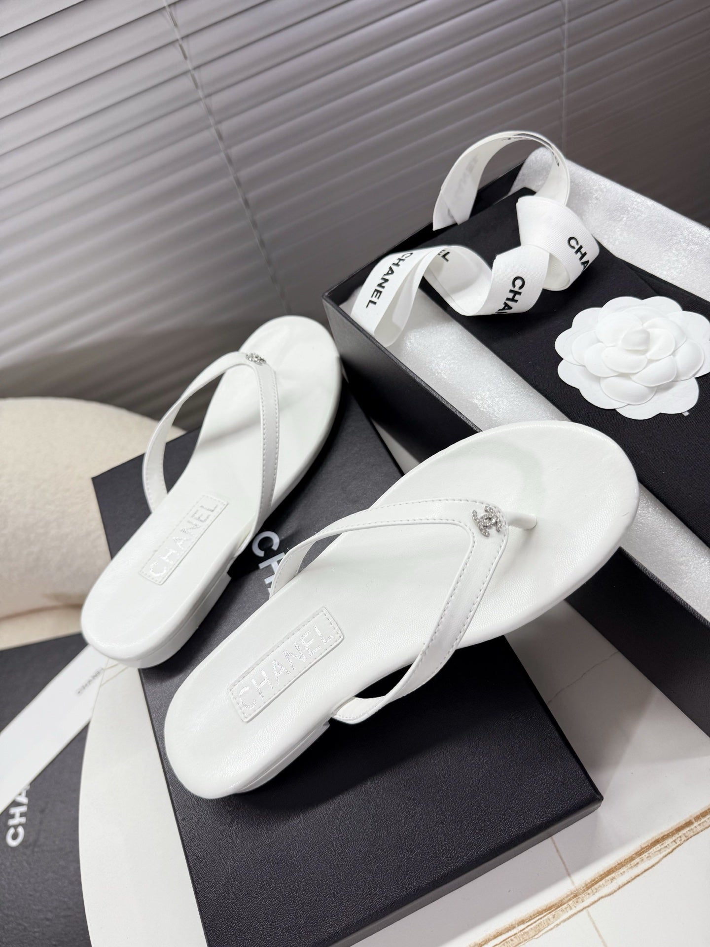 CC 25SS Thong Sandals Double C Rhinestone White Sheepskin 352434