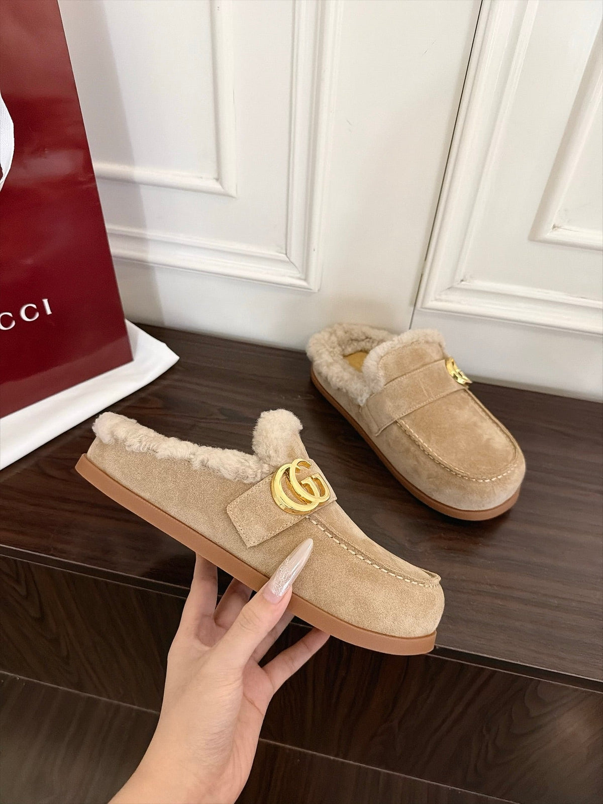 GG 26s Shearling Slippers Light Beige Suede 154149