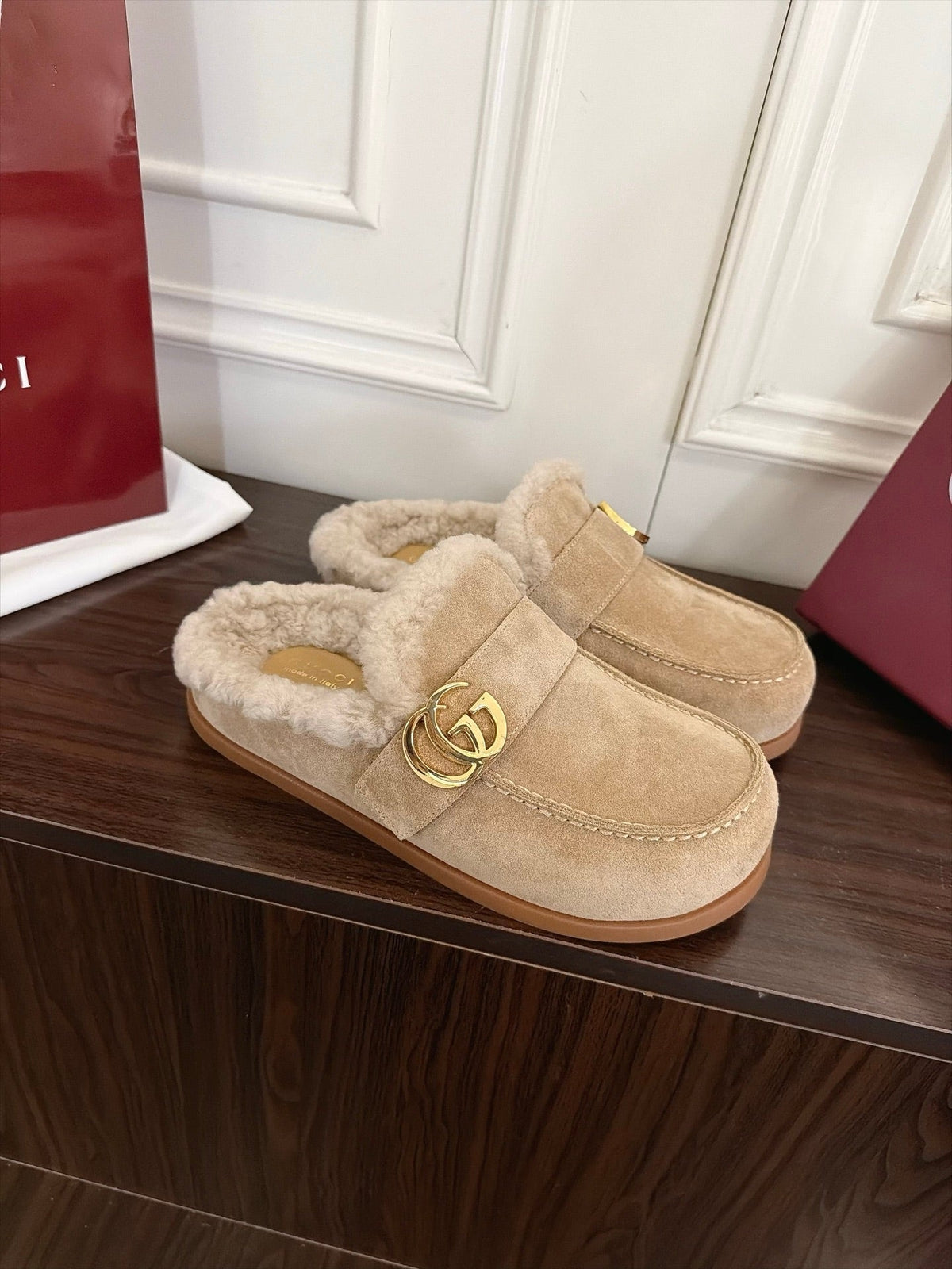 GG 26s Shearling Slippers Light Beige Suede 154149