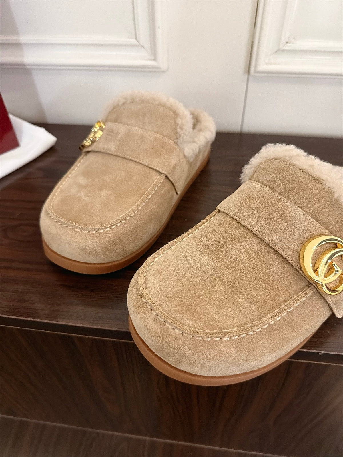 GG 26s Shearling Slippers Light Beige Suede 154149