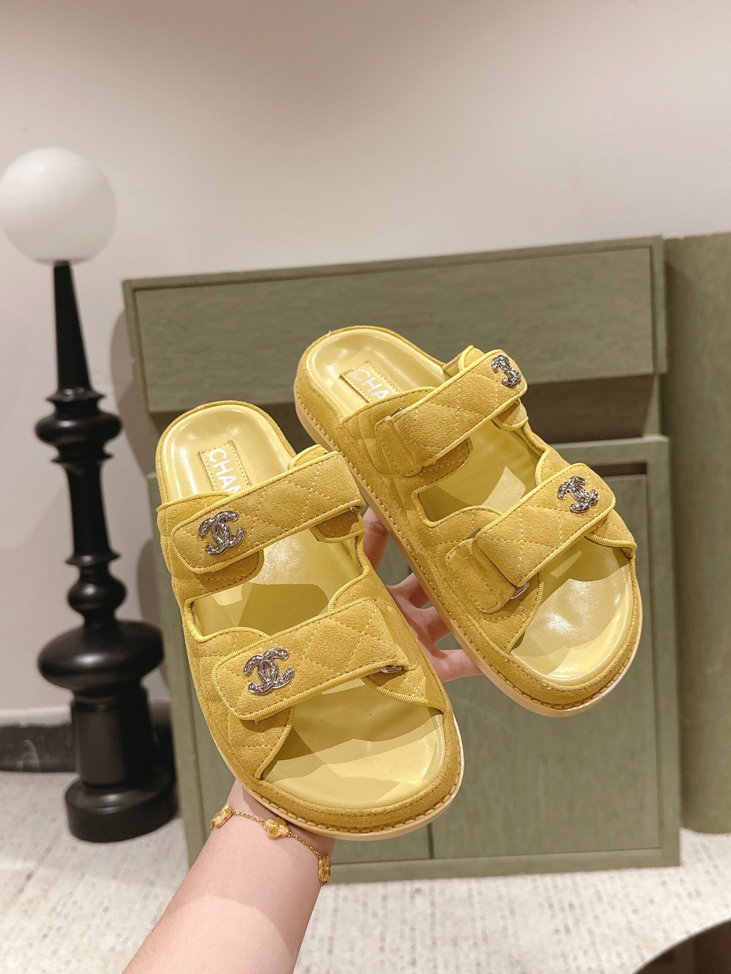 CC 26s Dad Sandal Mule Yellow Suede 762934