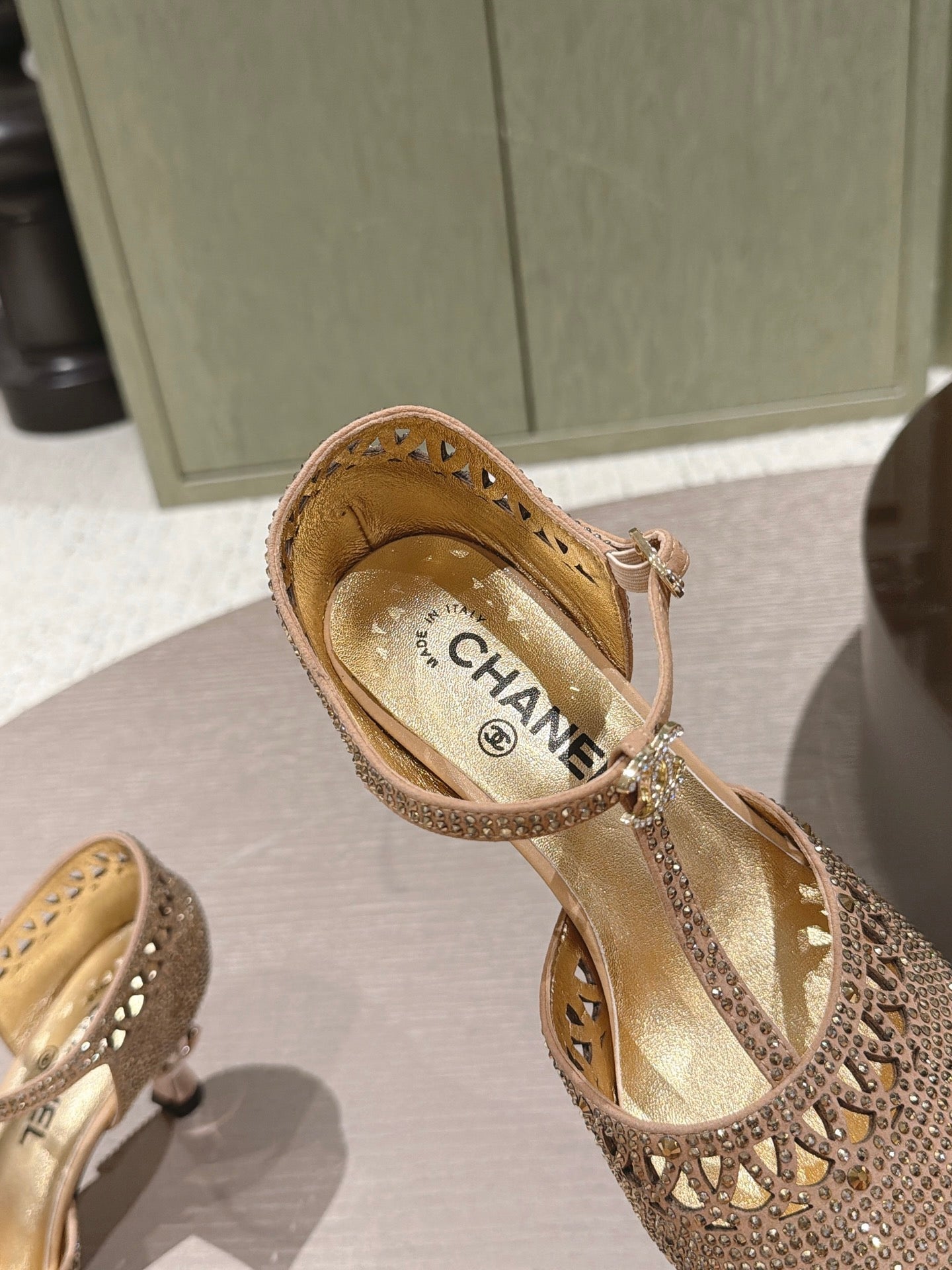 CC 26s T-strap Slingback 6.5cm Gold Lambskin/Rhinestones 917015