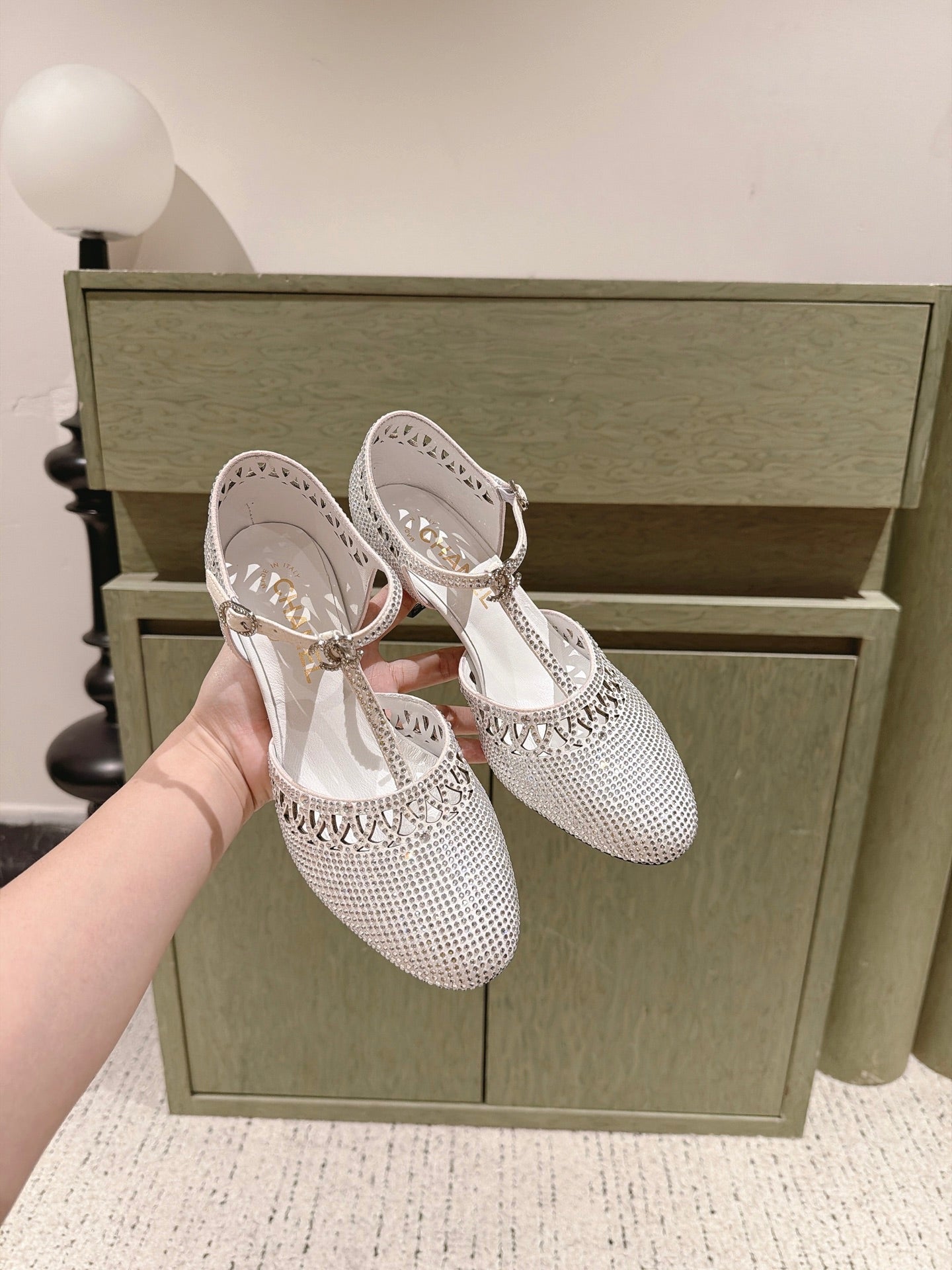 CC 26s T-strap Slingback 6.5cm White Lambskin/Rhinestones 917016