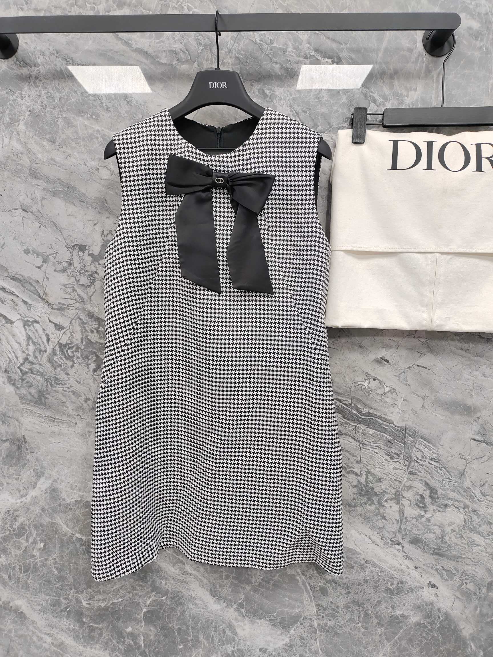 CD 26s Straight-Cut Short Dress Black White Wool 363526