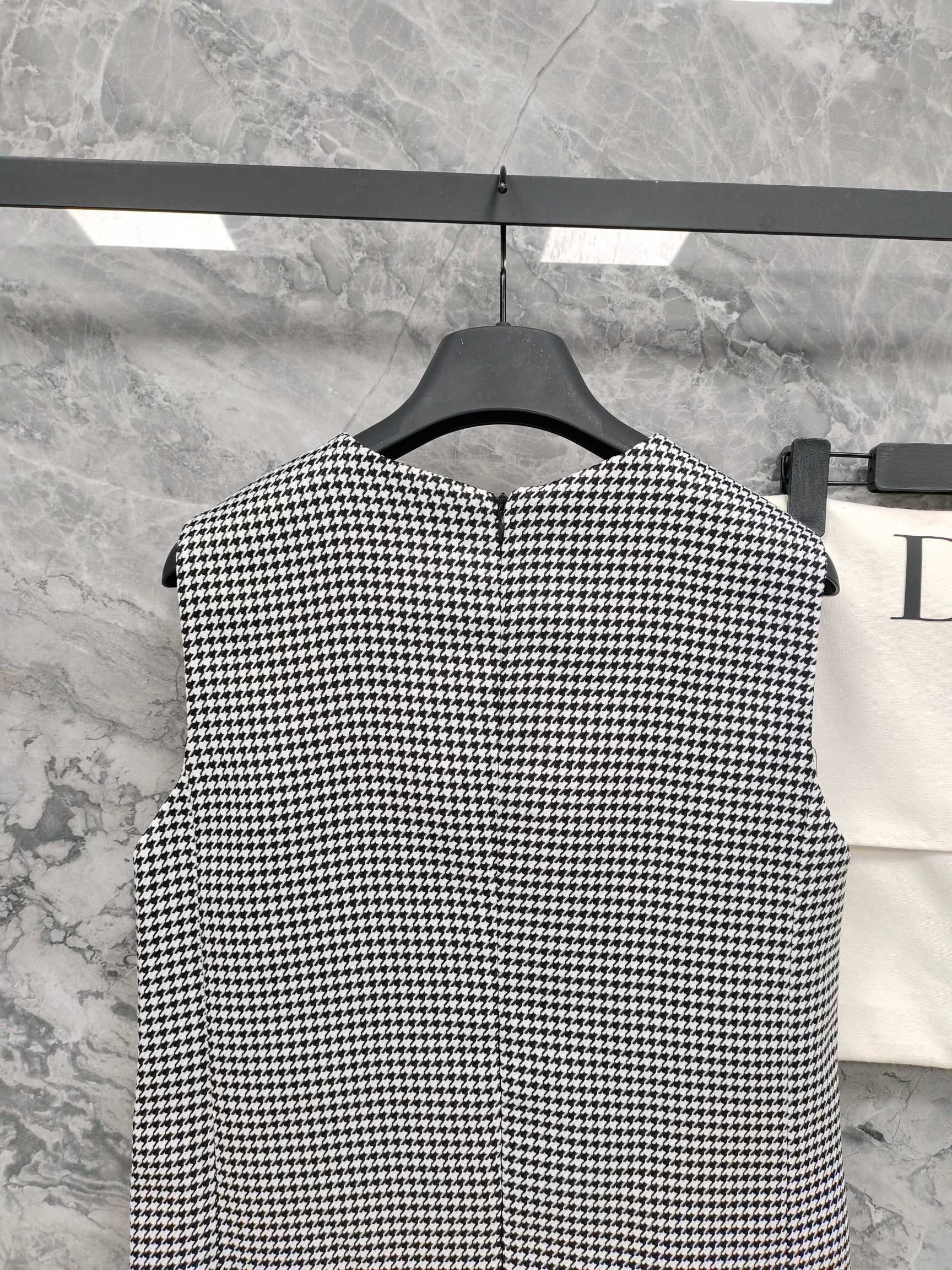CD 26s Straight-Cut Short Dress Black White Wool 363526