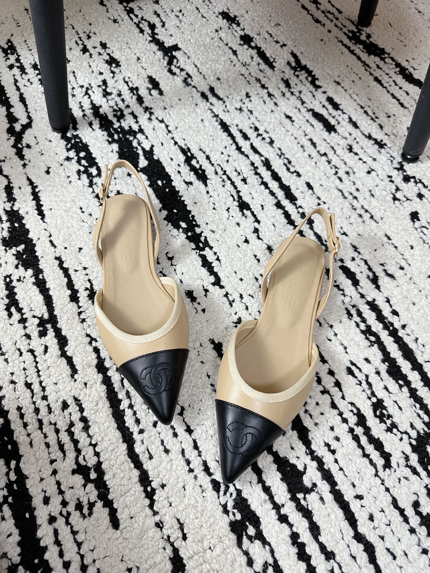 CC Slingback Pointed Beige Black Leather 628300