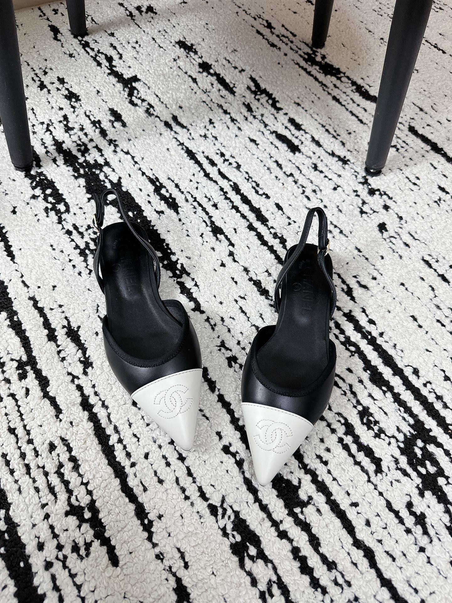 CC Slingback Pointed White Black Leather 628289