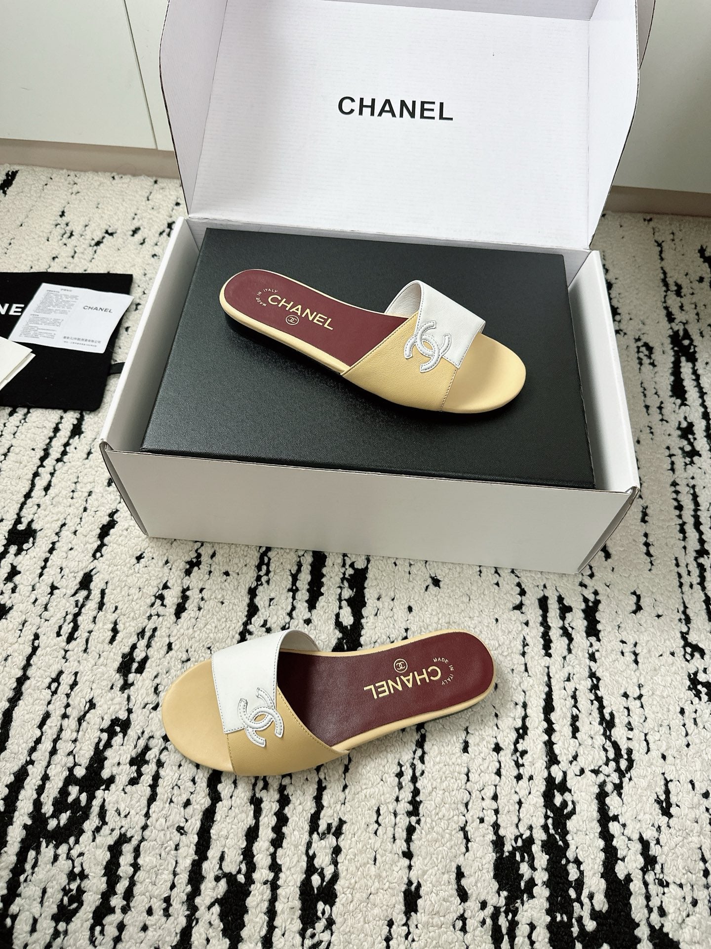 CC Cruise 2025/26 Flat Mules Light Beige White Lambskin