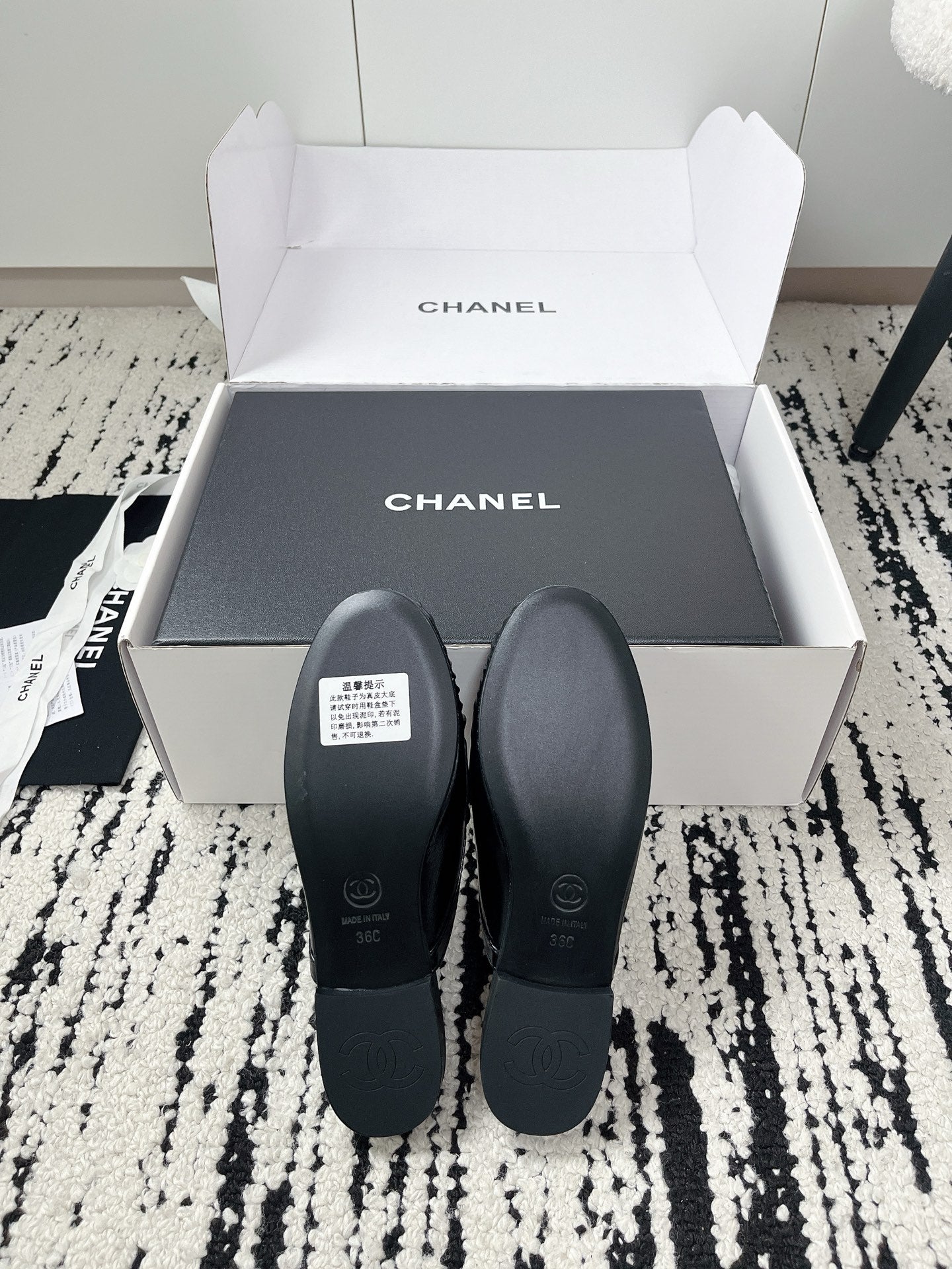 CC 26A Métiers d’art 2026 Mules Black Glossy Sheepskin 900756