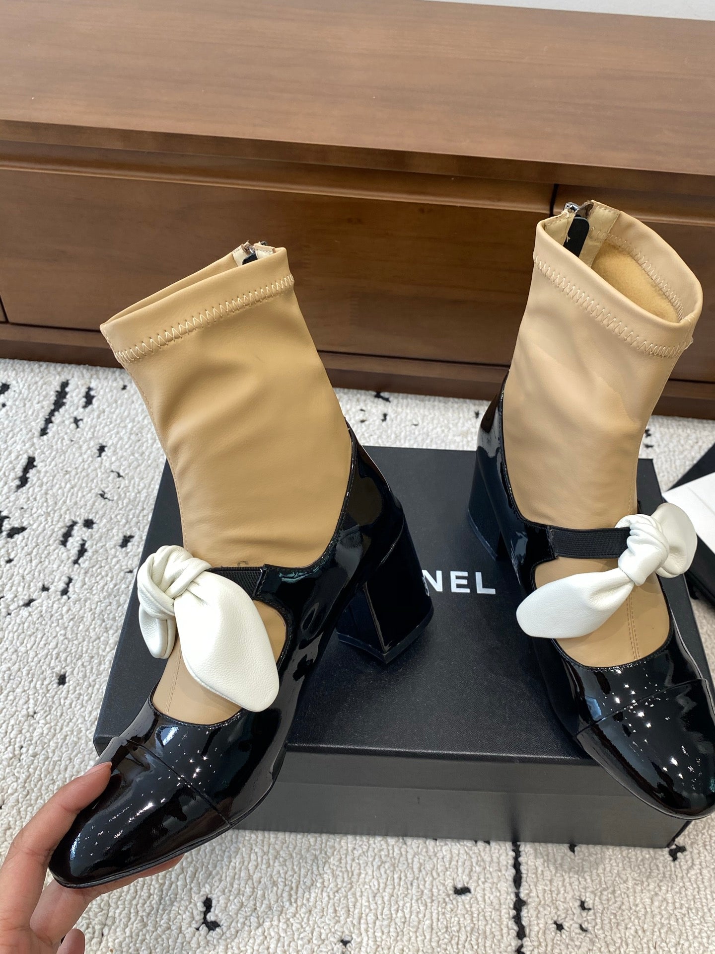 CC Big Ribbon Middle Boots Heel 50mm Black Beige Sheepskin Patent Leather 529279