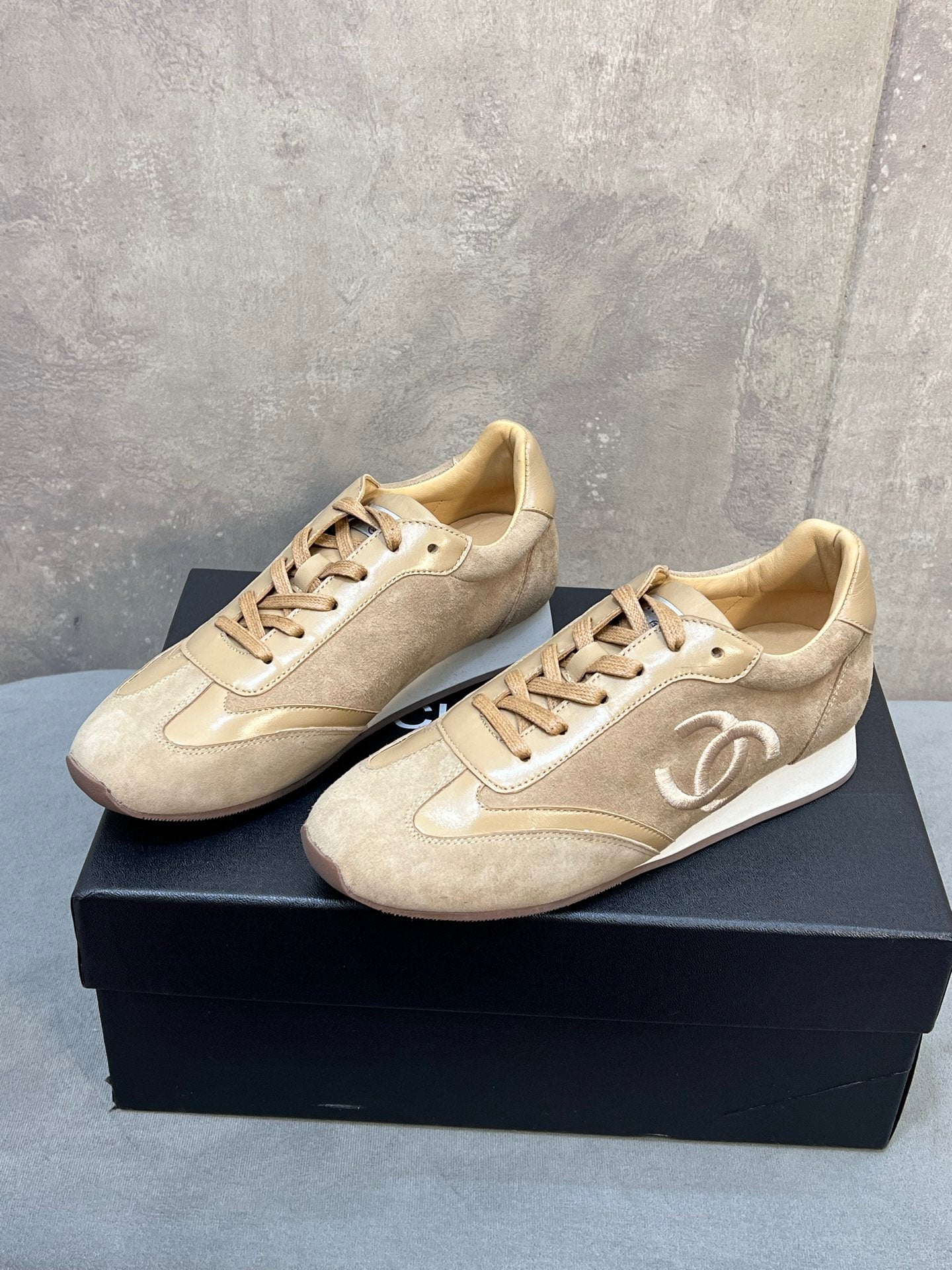 CC 26P Sneakers Light Beige Suede 682524