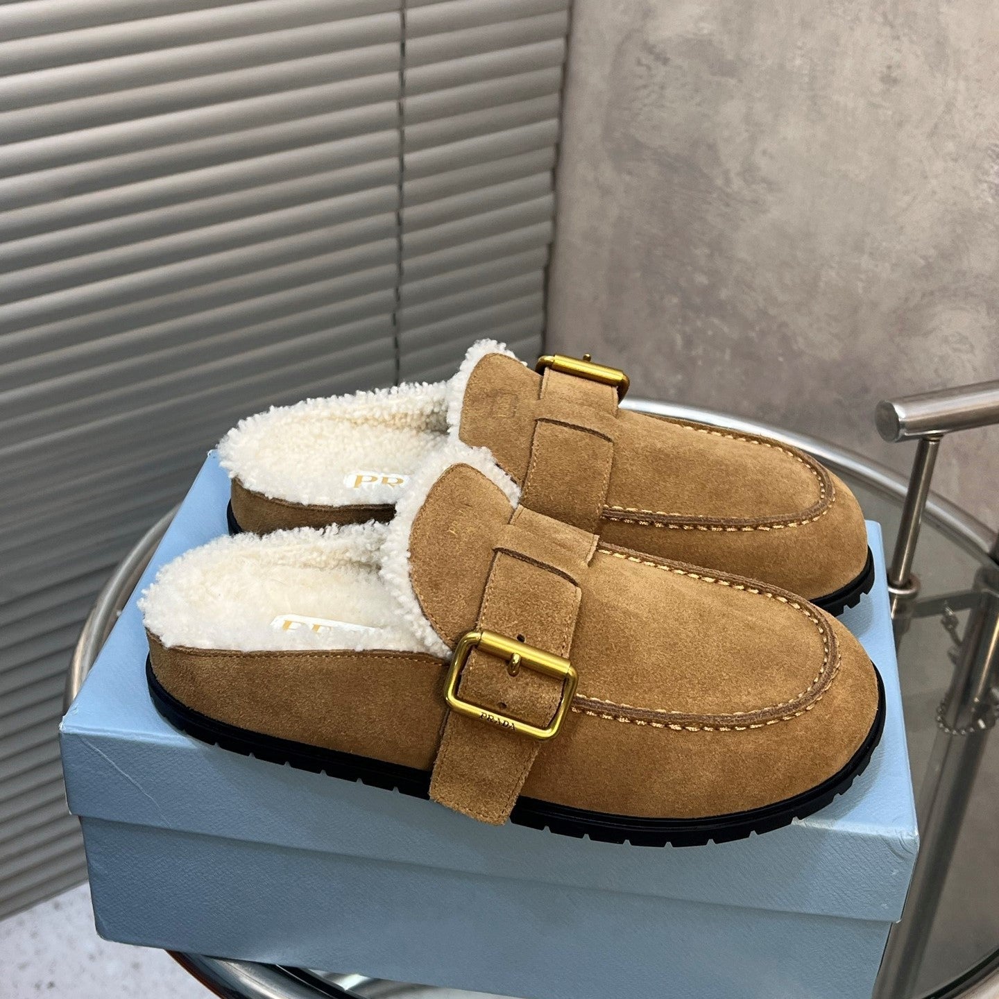 Prada 26s Mules Brown Suede Shearing 952902