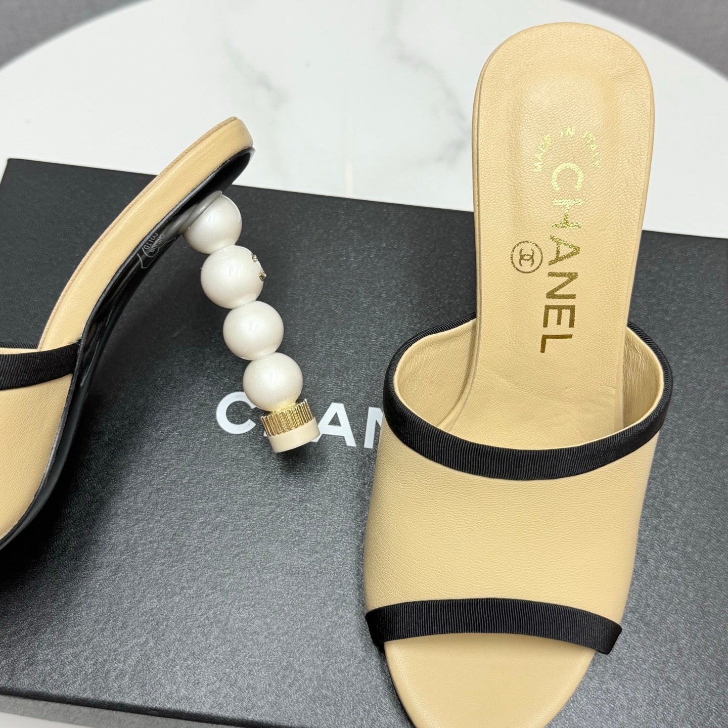 CC 25 High Heel Slippers 85mn Beige Black Sheepskin 368791