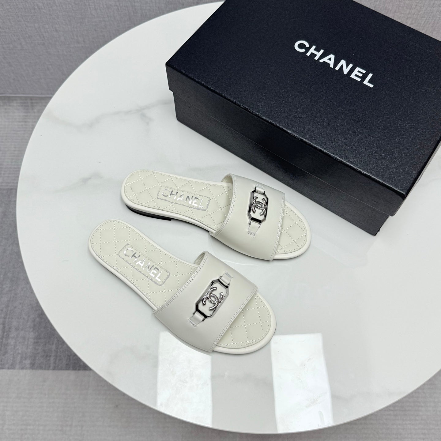 CC 25 Mule Sandals White Sheepskin 368801